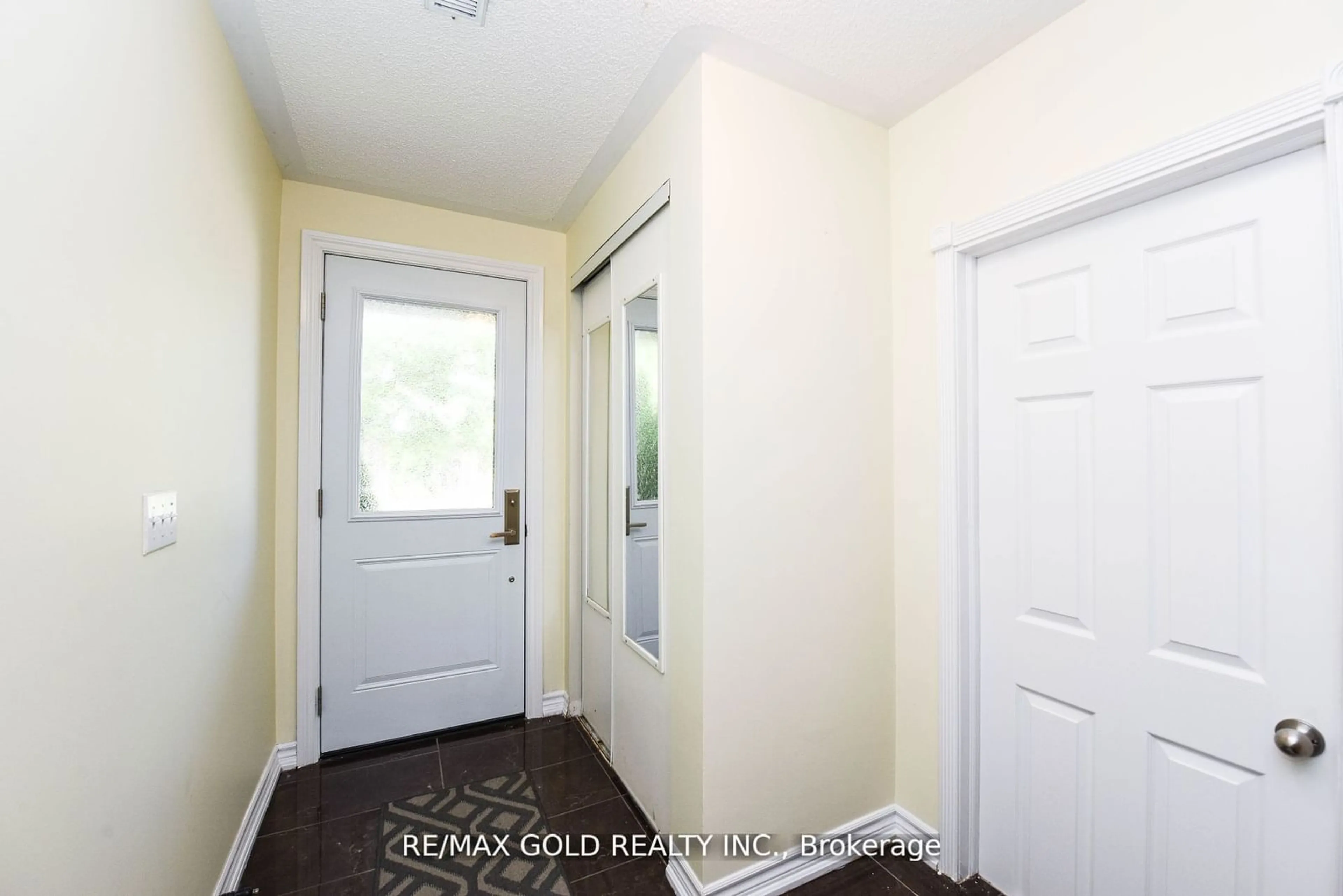 Indoor entryway for 7190 Atwood Lane #58, Mississauga Ontario L5N 7Y6