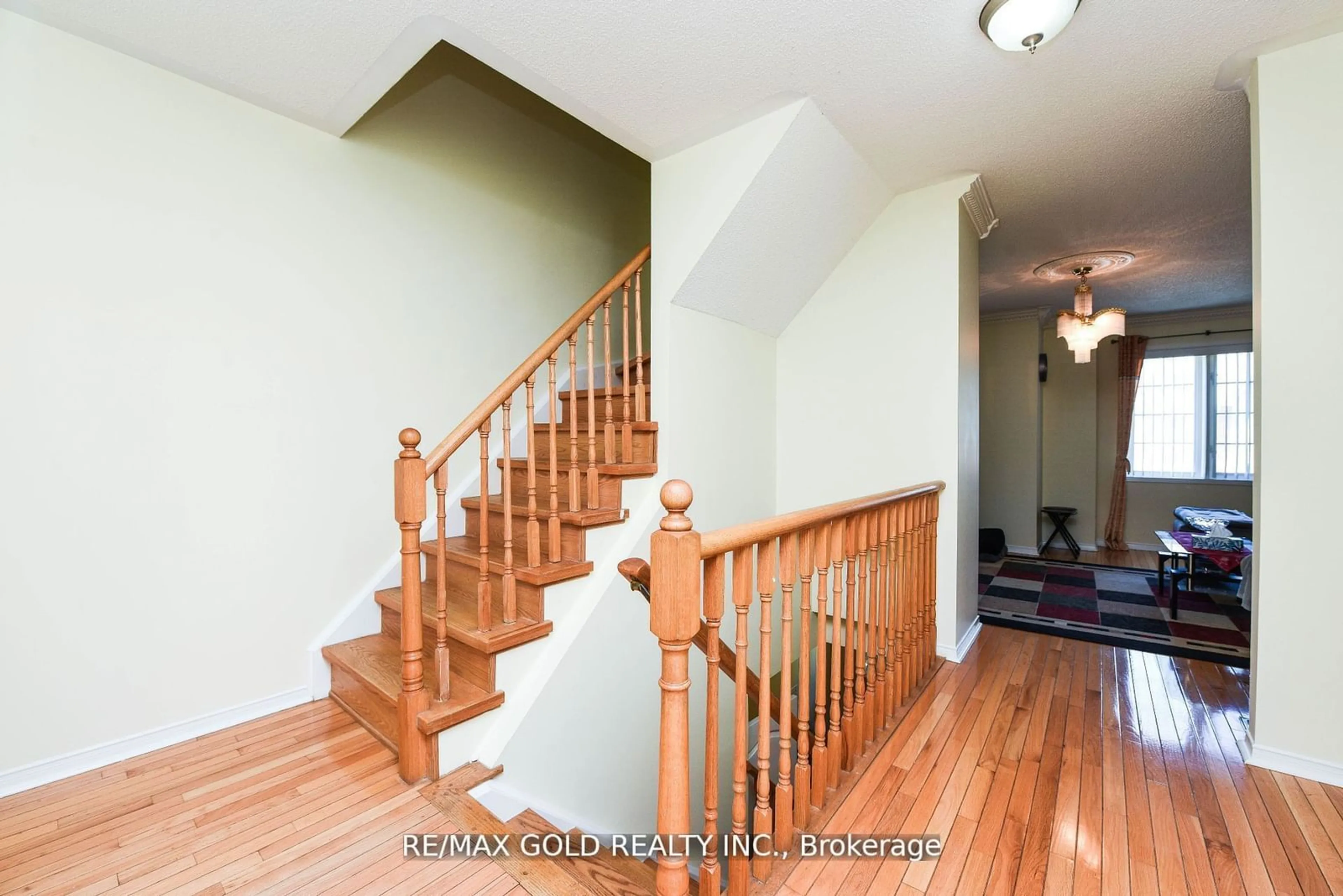 Indoor foyer for 7190 Atwood Lane #58, Mississauga Ontario L5N 7Y6