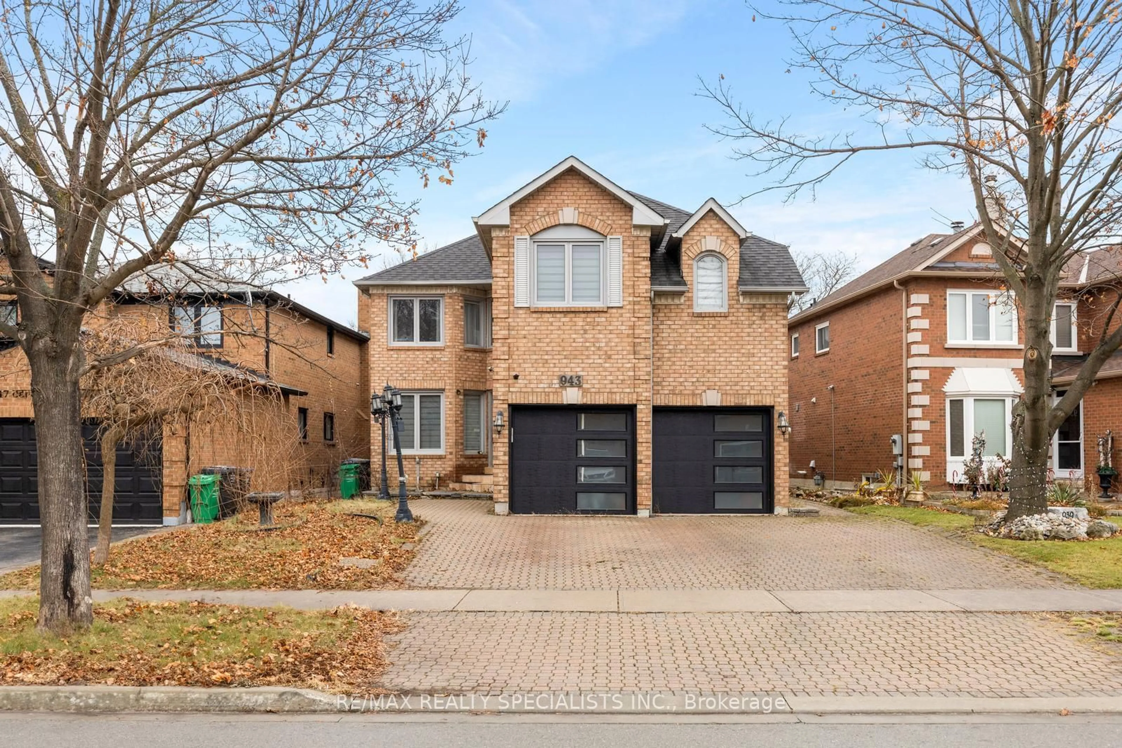 Home with brick exterior material, street for 943 Ceremonial Dr, Mississauga Ontario L5R 3A9