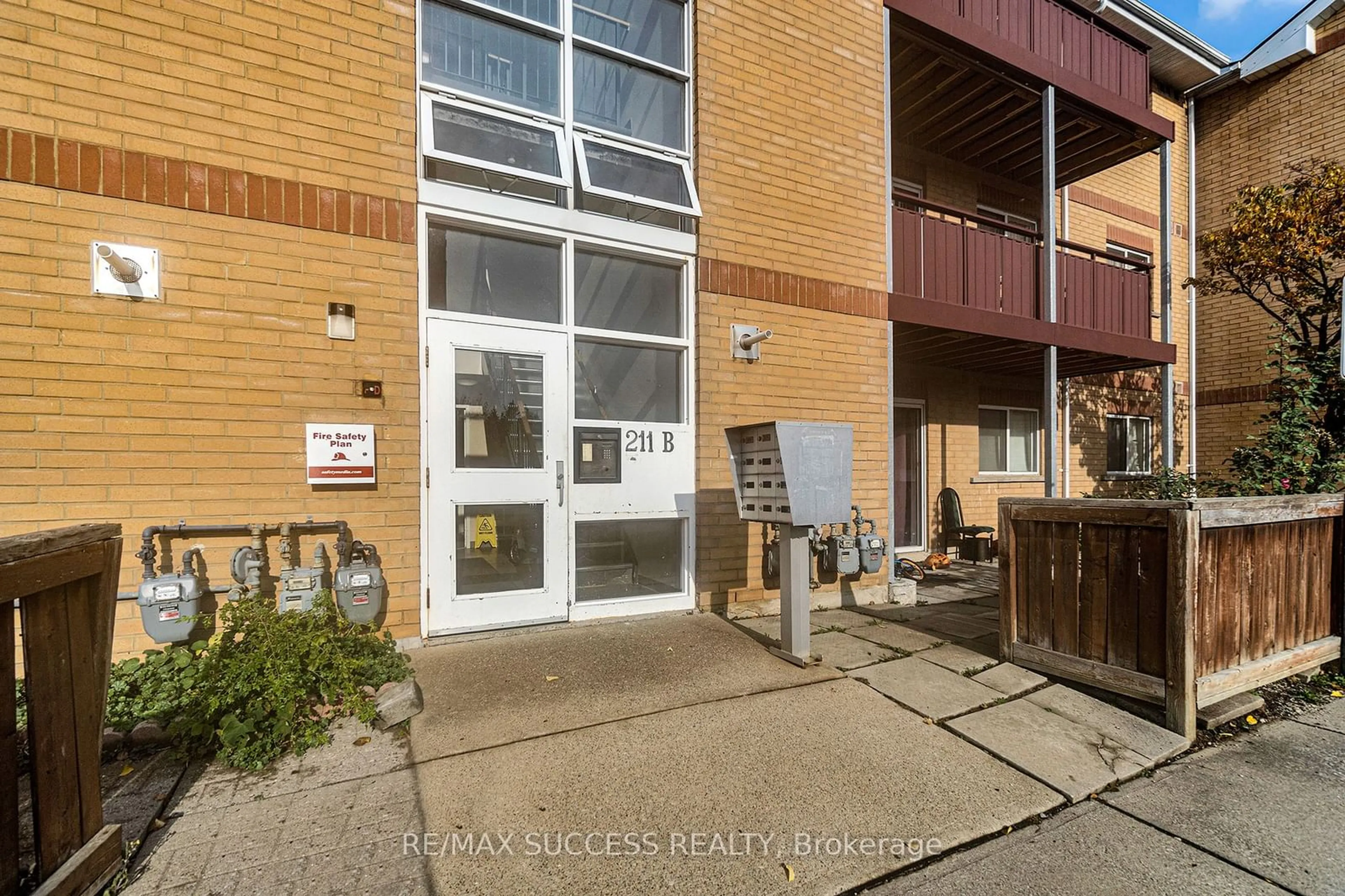 Unknown for 211 Forum Dr #205B, Mississauga Ontario L4Z 4C1