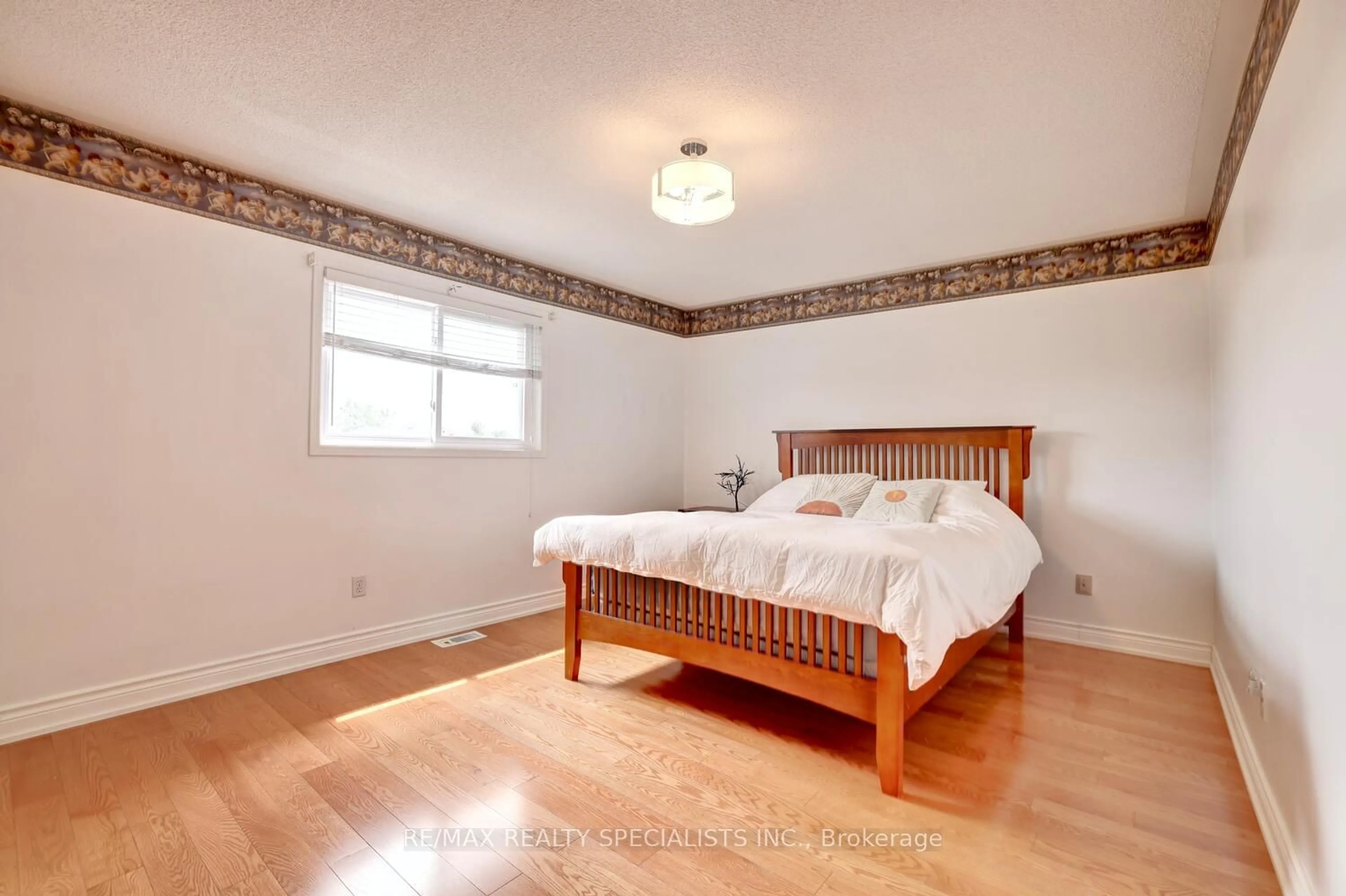 Bedroom with bed, wood/laminate floor for 5507 Flatford Rd, Mississauga Ontario L5V 1Y5