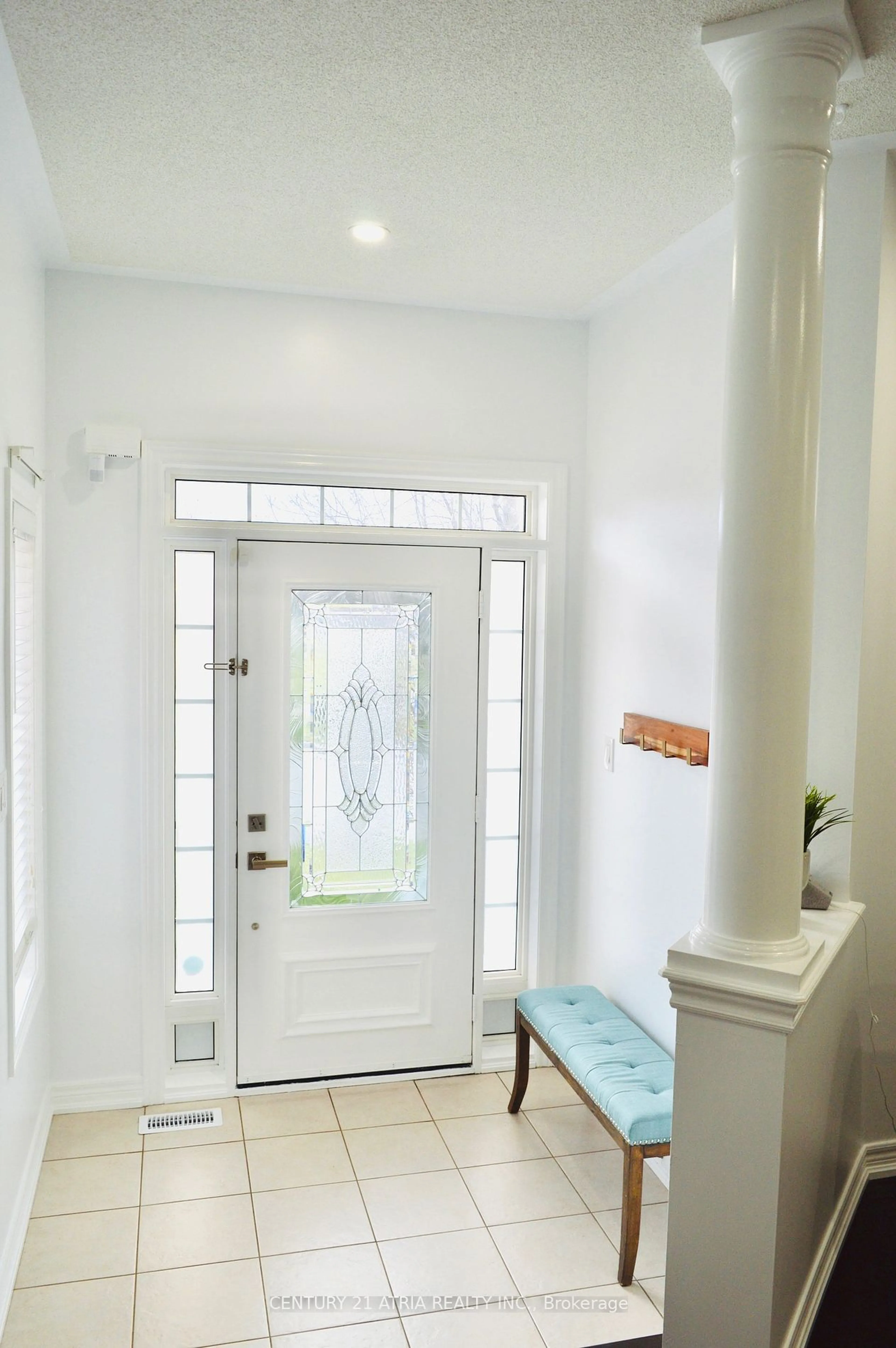 Indoor entryway for 403 Landsborough Ave, Milton Ontario L9T 7Y2