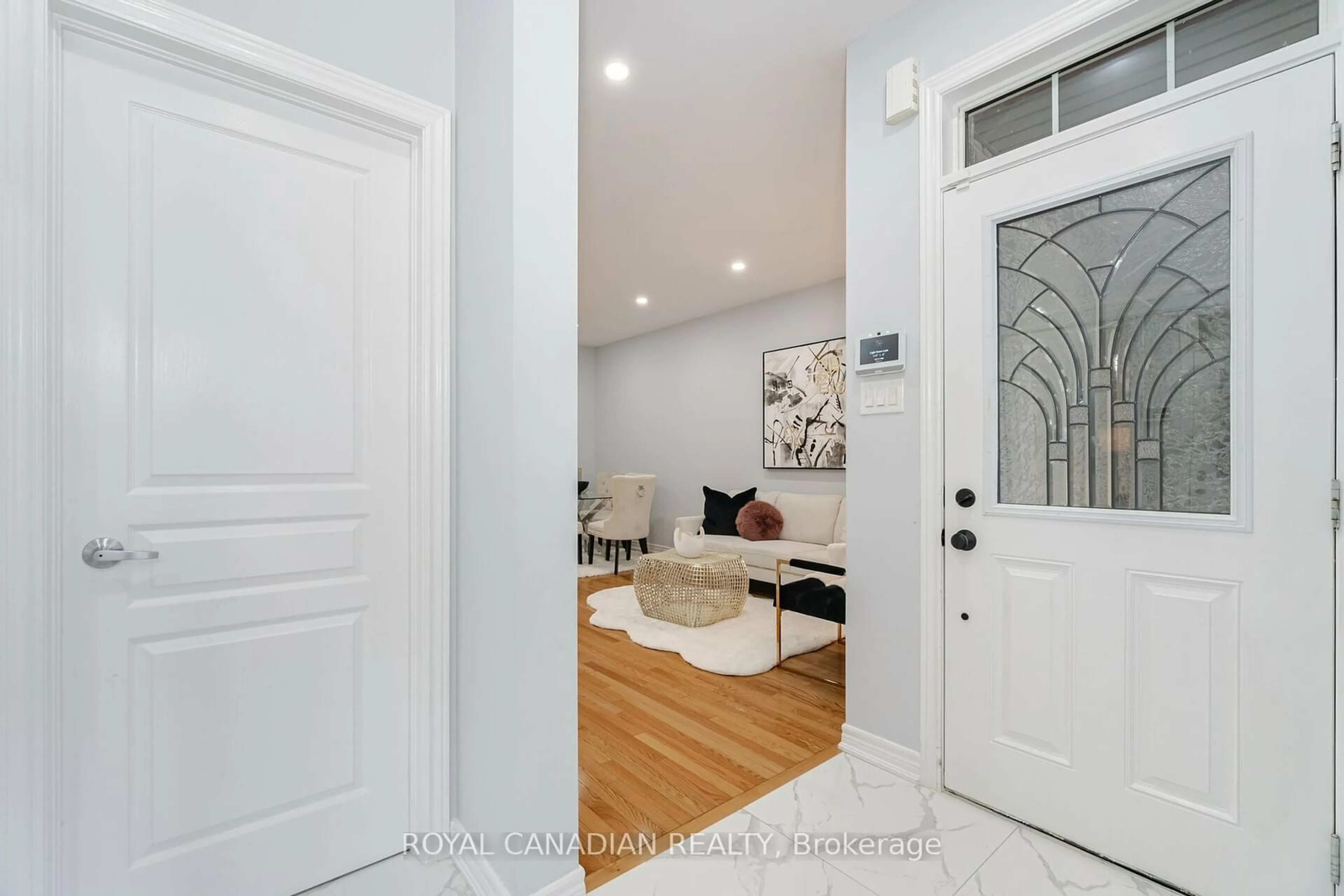 Indoor entryway for 130 Naperton Dr, Brampton Ontario L6R 3N5