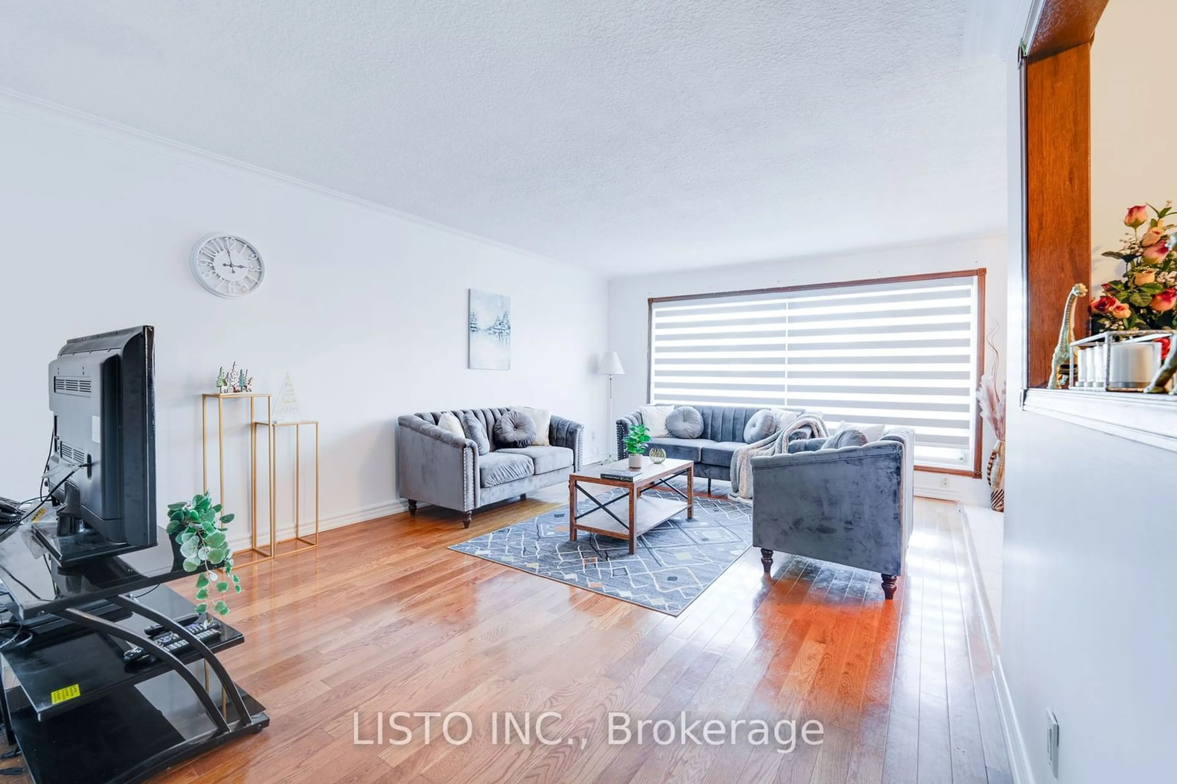 Living room with furniture, wood/laminate floor for 18 Demarco Blvd, Toronto Ontario M6L 2W1