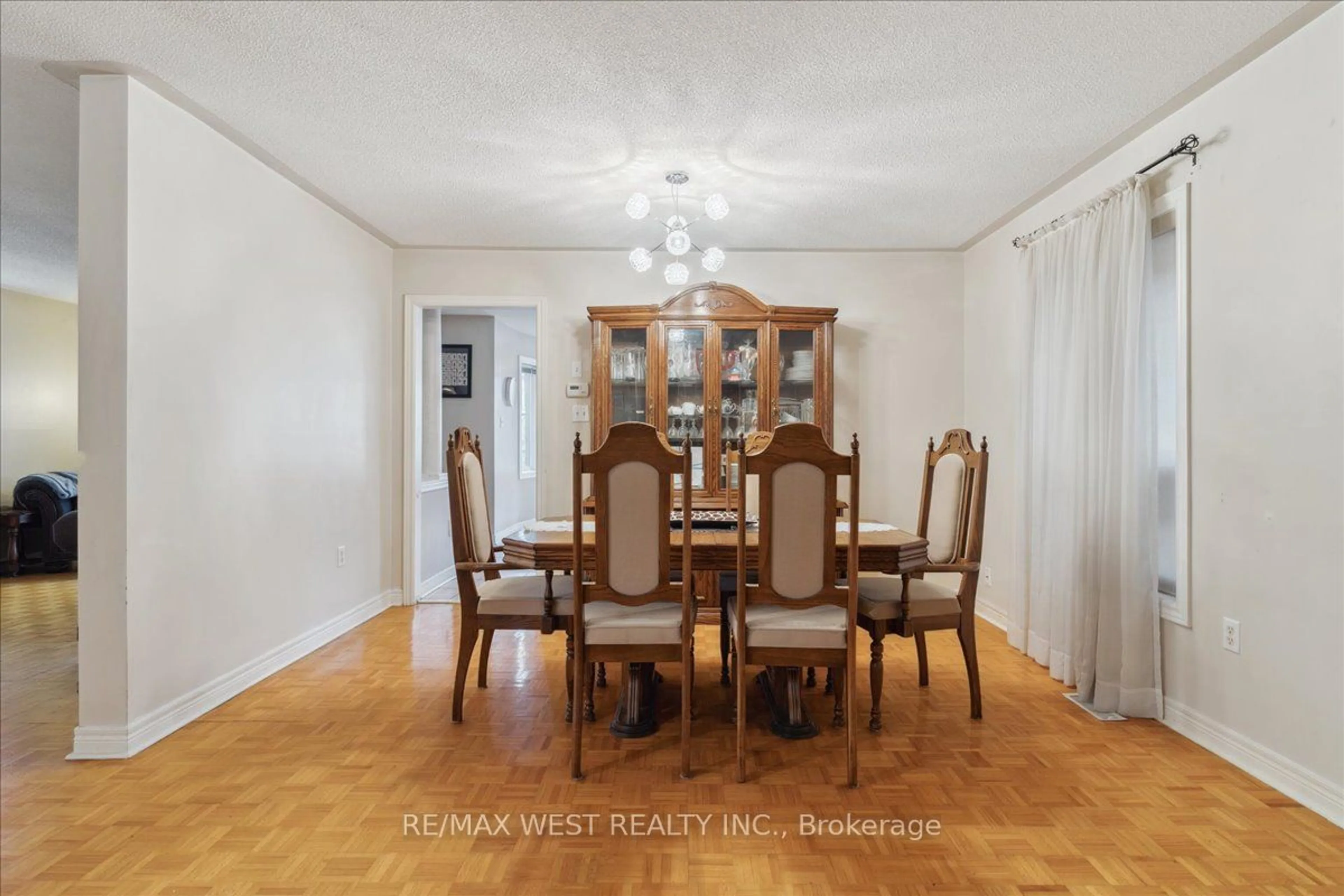 Dining room, wood/laminate floor for 11 Sheardown Tr, Caledon Ontario L7E 1Y5