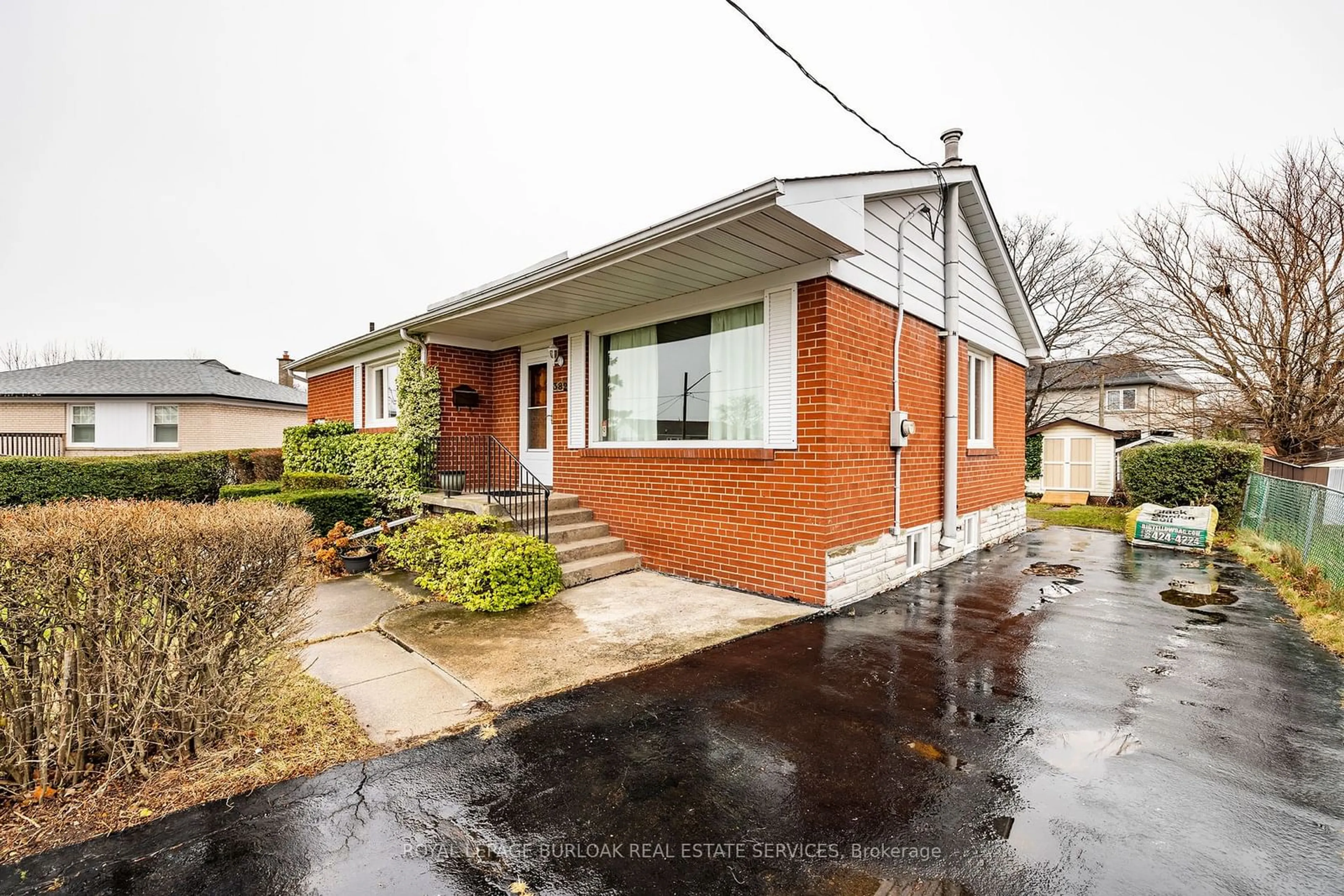 Home with brick exterior material, street for 382 Tamarack Circ, Oakville Ontario L6K 2M9