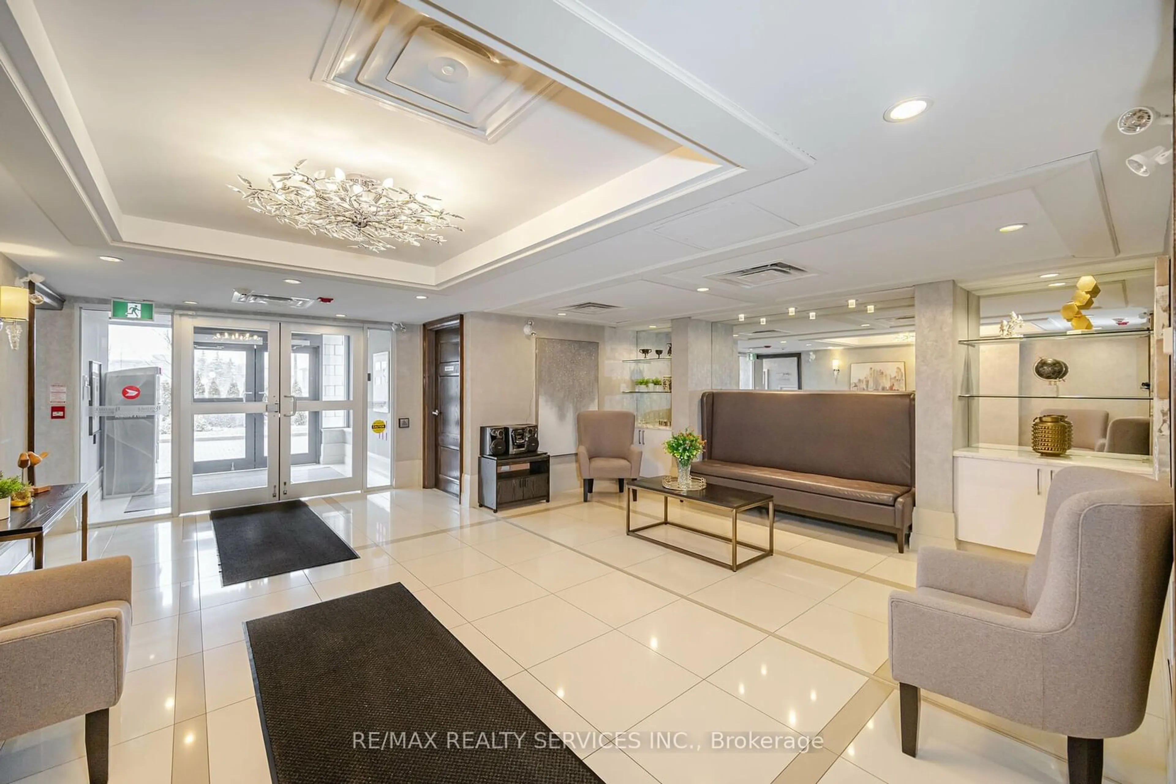 Lobby for 30 Via Rosedale #18, Brampton Ontario L6R 3Z9