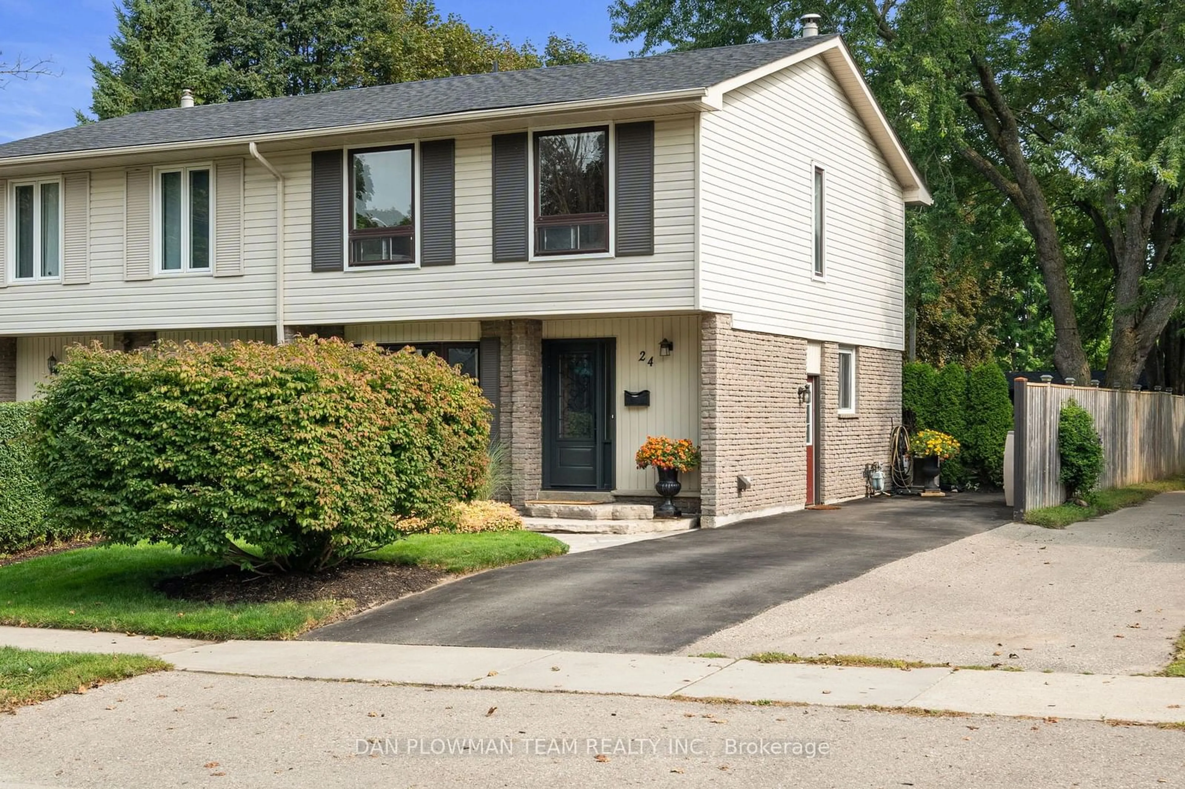 Home with vinyl exterior material, street for 24 Belleview Dr, Orangeville Ontario L9W 1M3