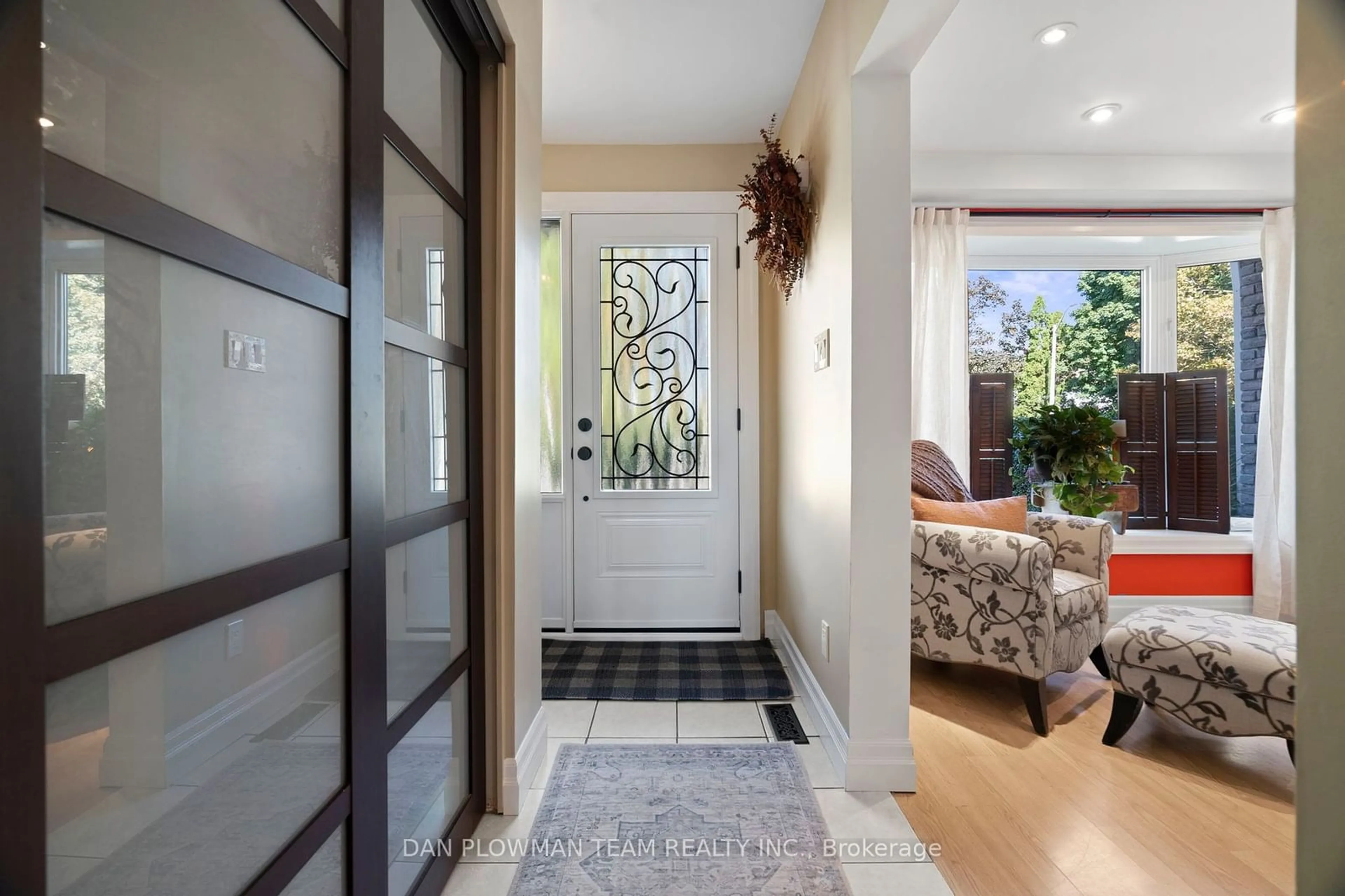 Indoor entryway for 24 Belleview Dr, Orangeville Ontario L9W 1M3