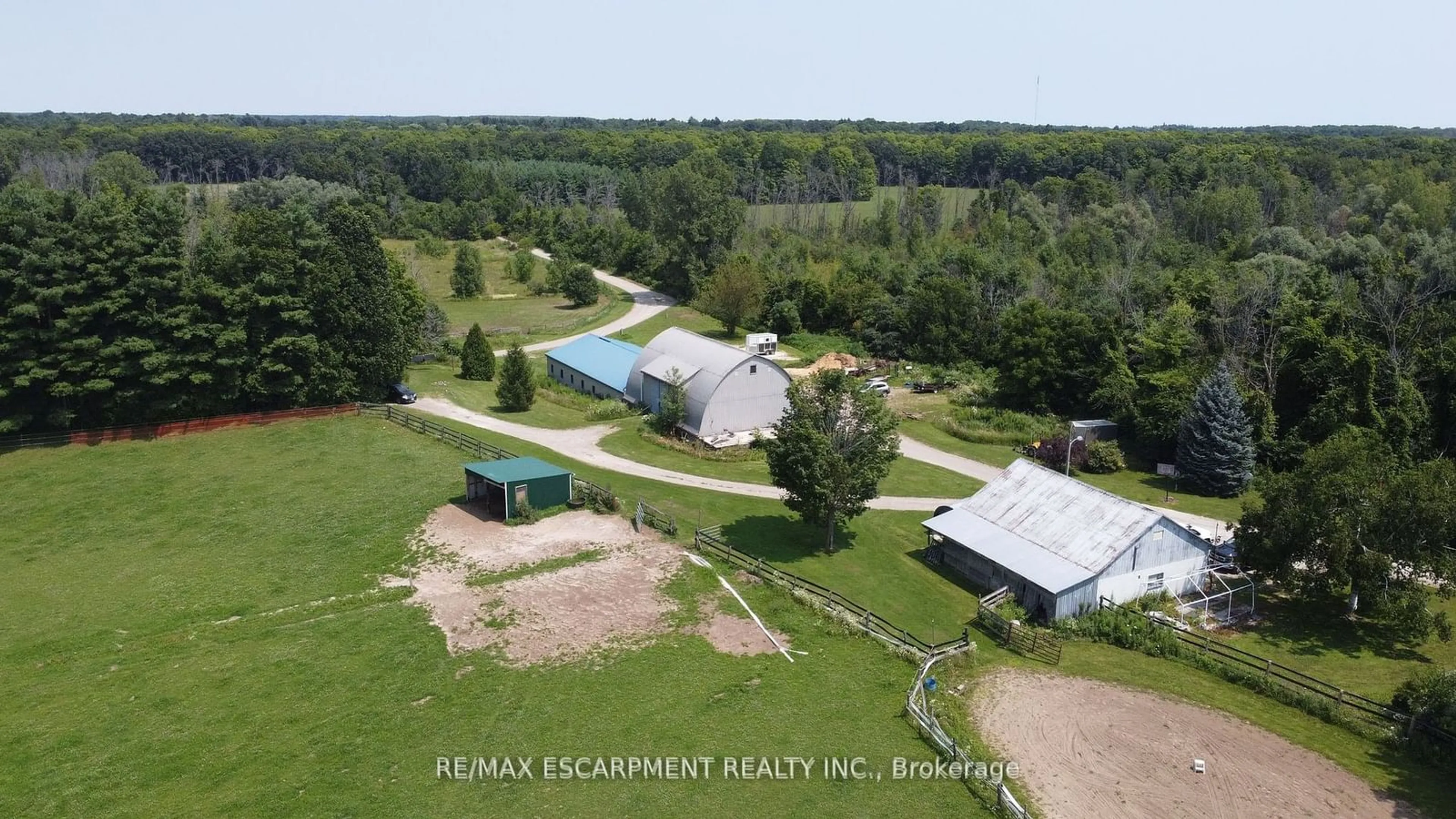 A pic from outside/outdoor area/front of a property/back of a property/a pic from drone, unknown for 5127 Milburough Line, Burlington Ontario L7P 0C6