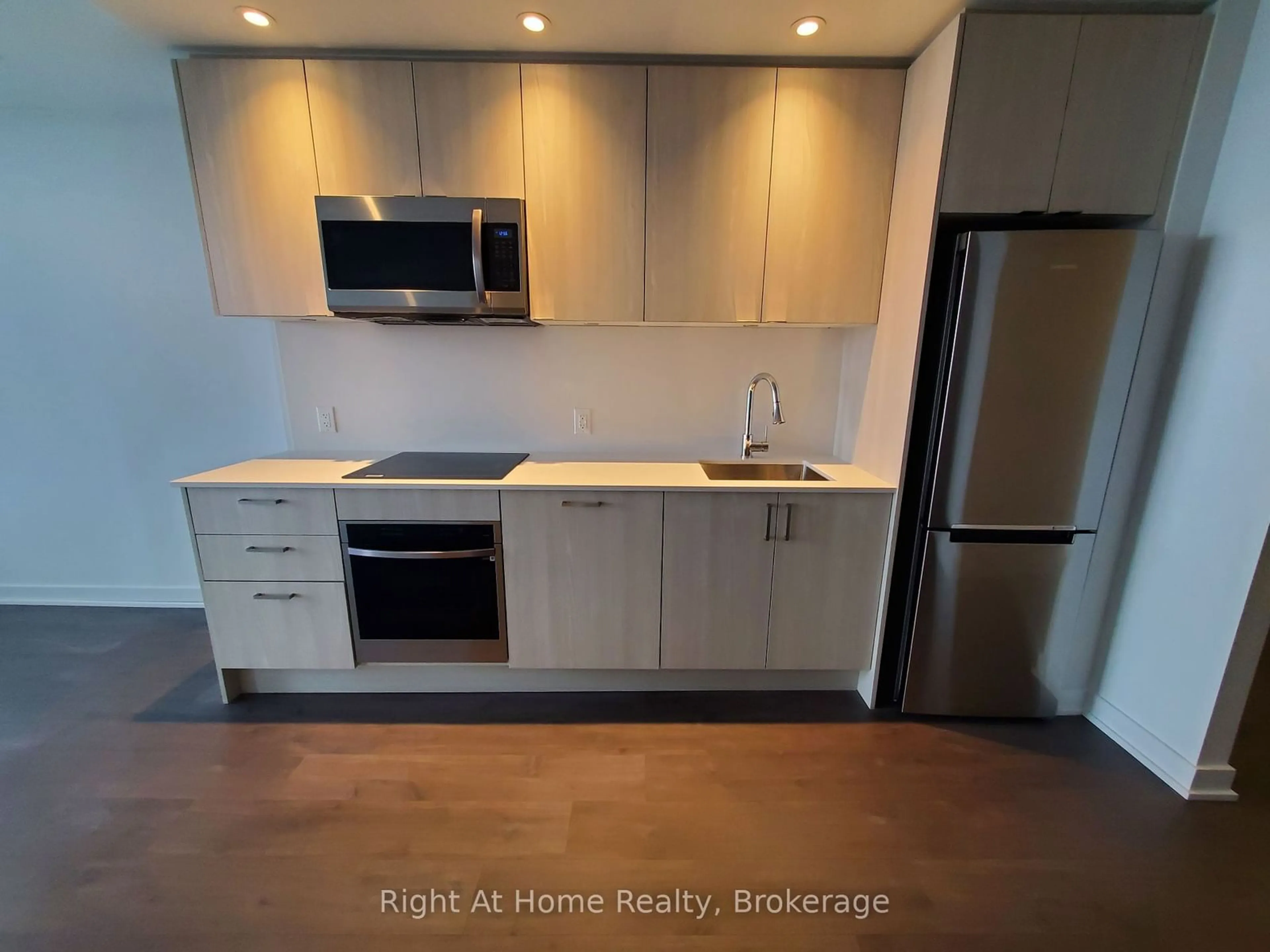 Standard kitchen, wood/laminate floor for 1928 Lake Shore Blvd #2707, Toronto Ontario M6S 0B1