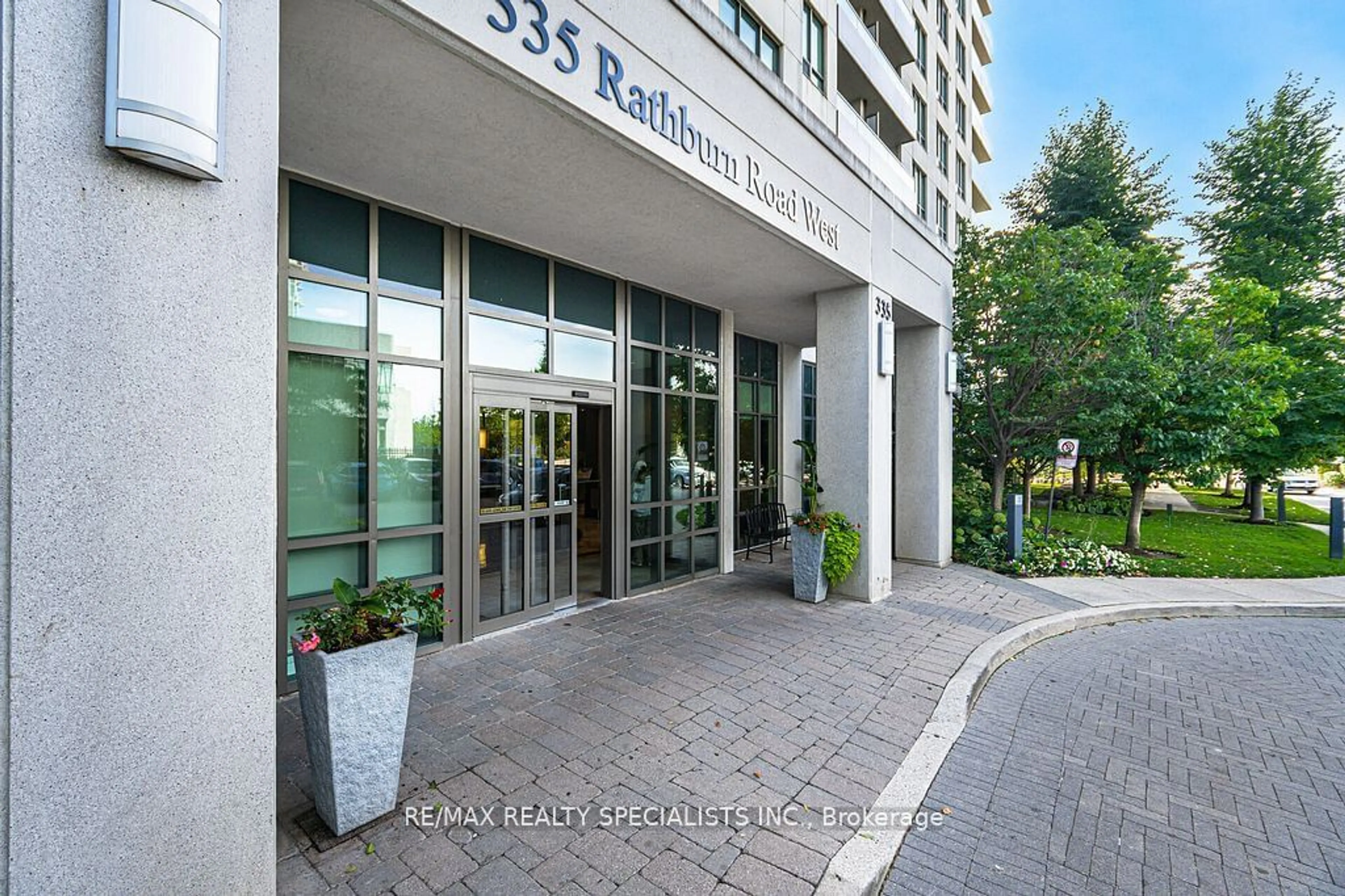 Indoor foyer for 335 Rathburn Rd #1615, Mississauga Ontario L5B 0C8