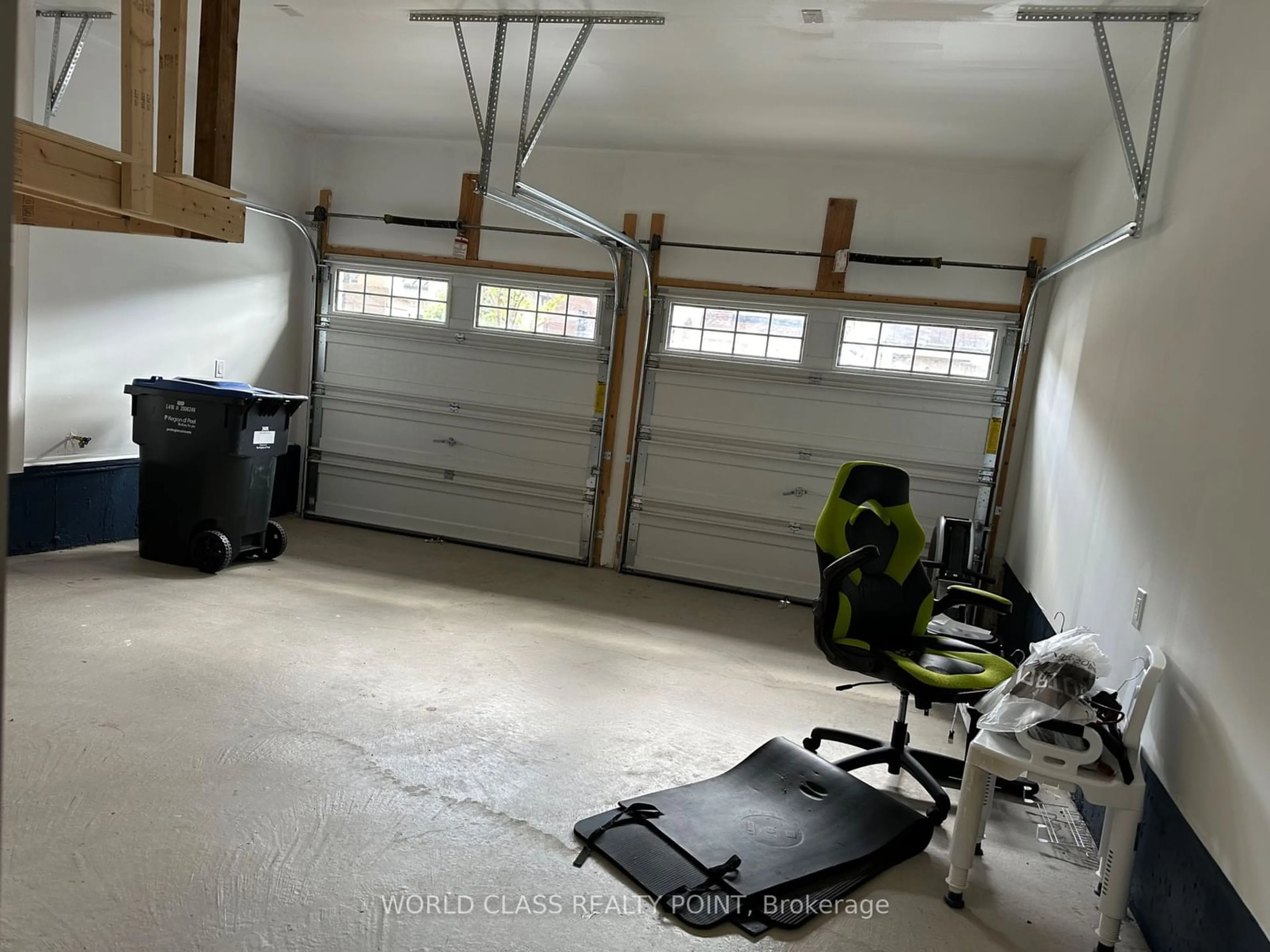 Indoor garage for 9 Lyle Way, Brampton Ontario L6X 5P8