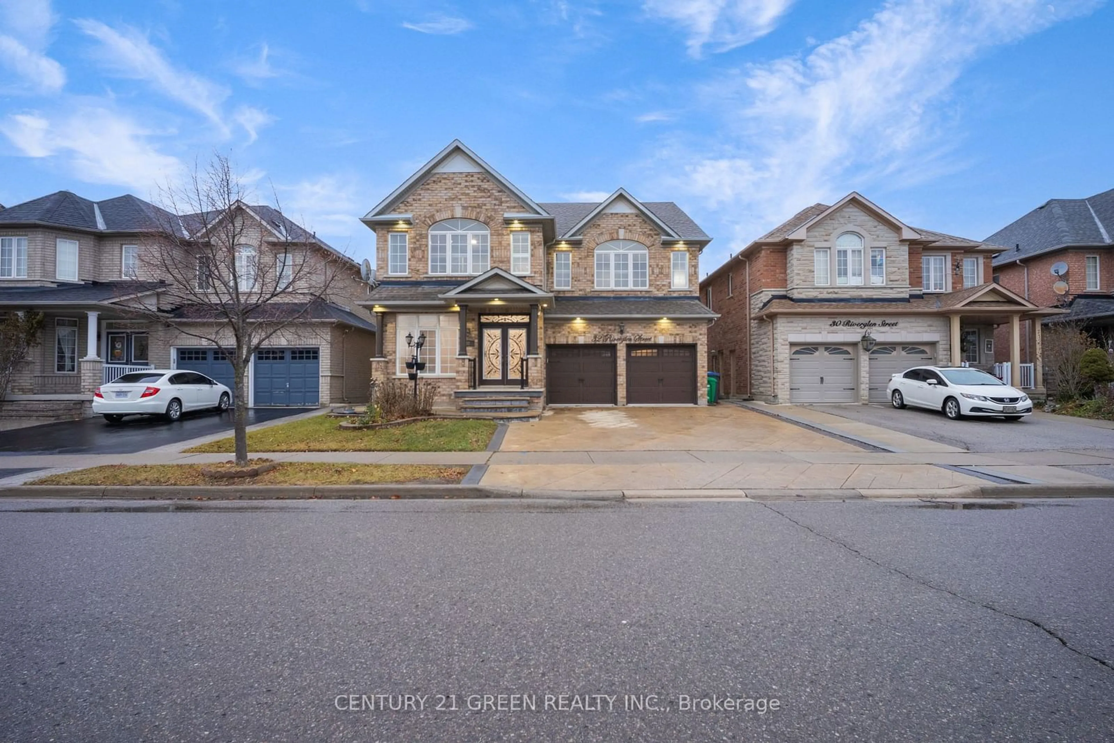 Unknown for 32 Riverglen St, Brampton Ontario L6P 2N4