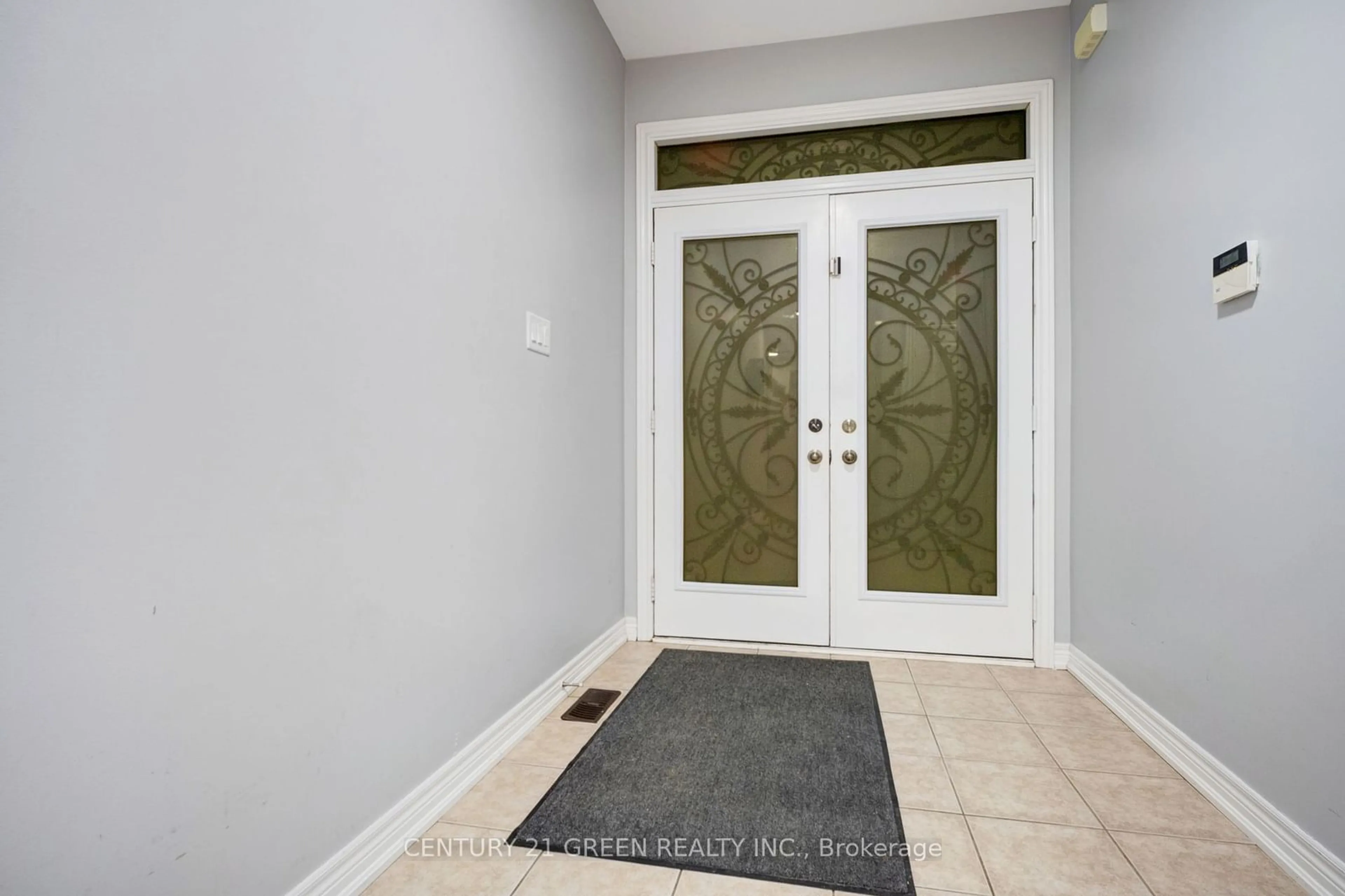 Indoor entryway for 32 Riverglen St, Brampton Ontario L6P 2N4