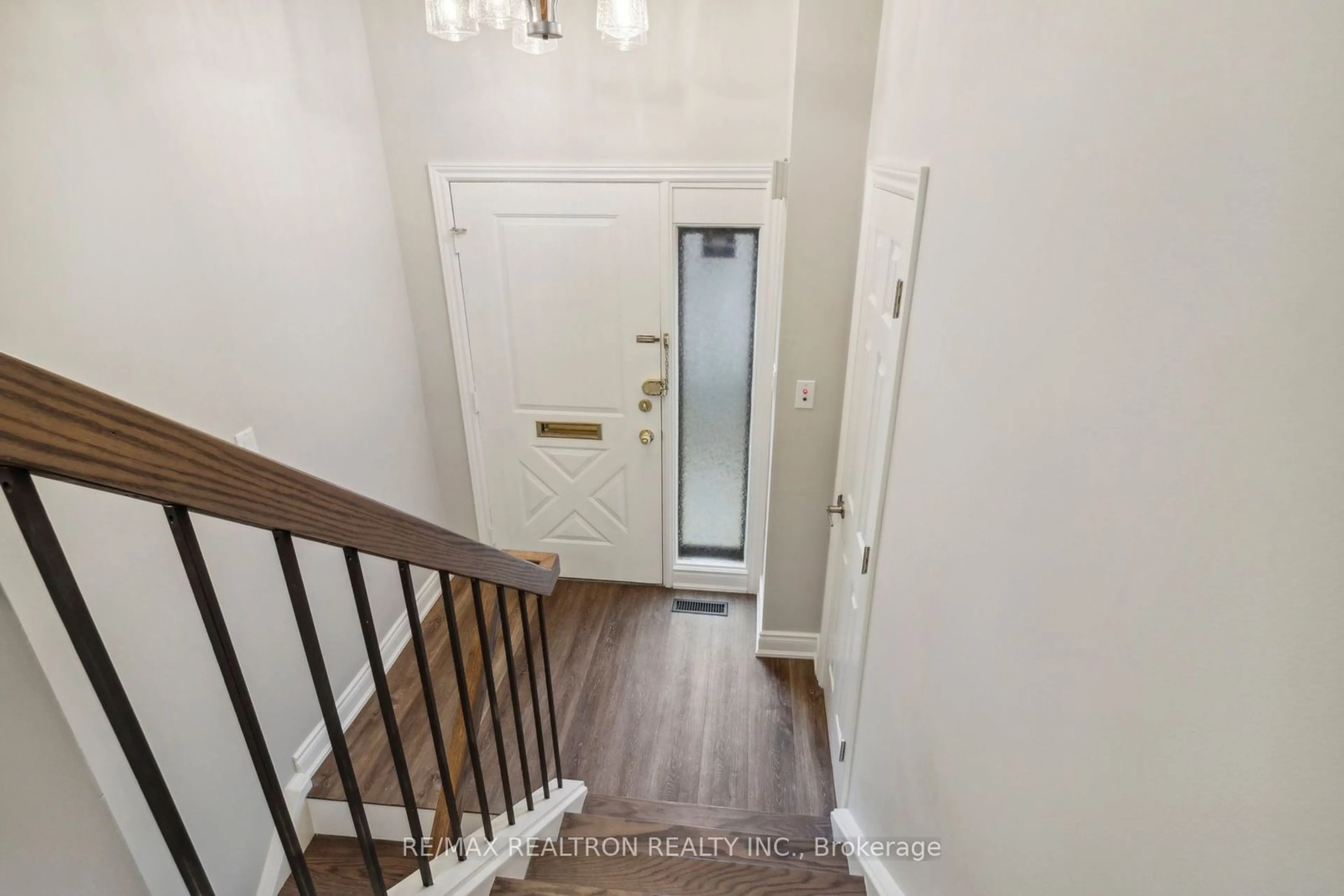 Indoor entryway for 35 Maple Branch Path, Toronto Ontario M9P 3T4