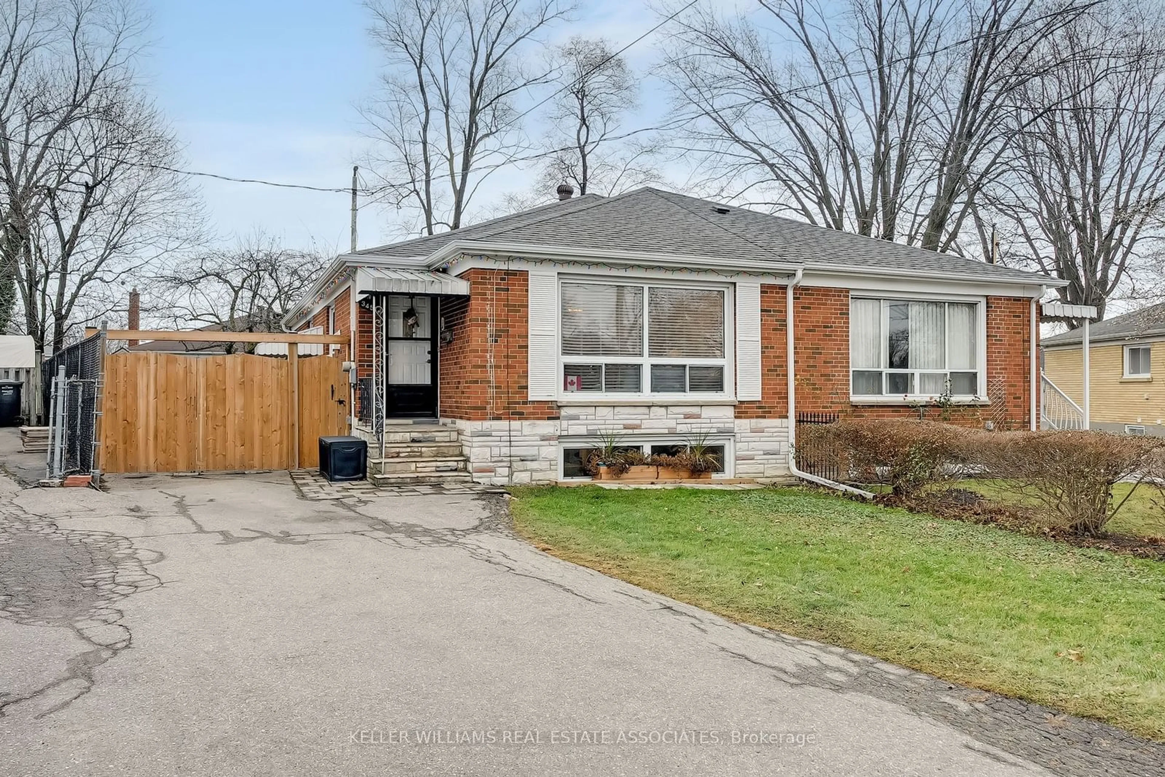 Home with brick exterior material, street for 3451 Ashcroft Cres, Mississauga Ontario L5C 2E6