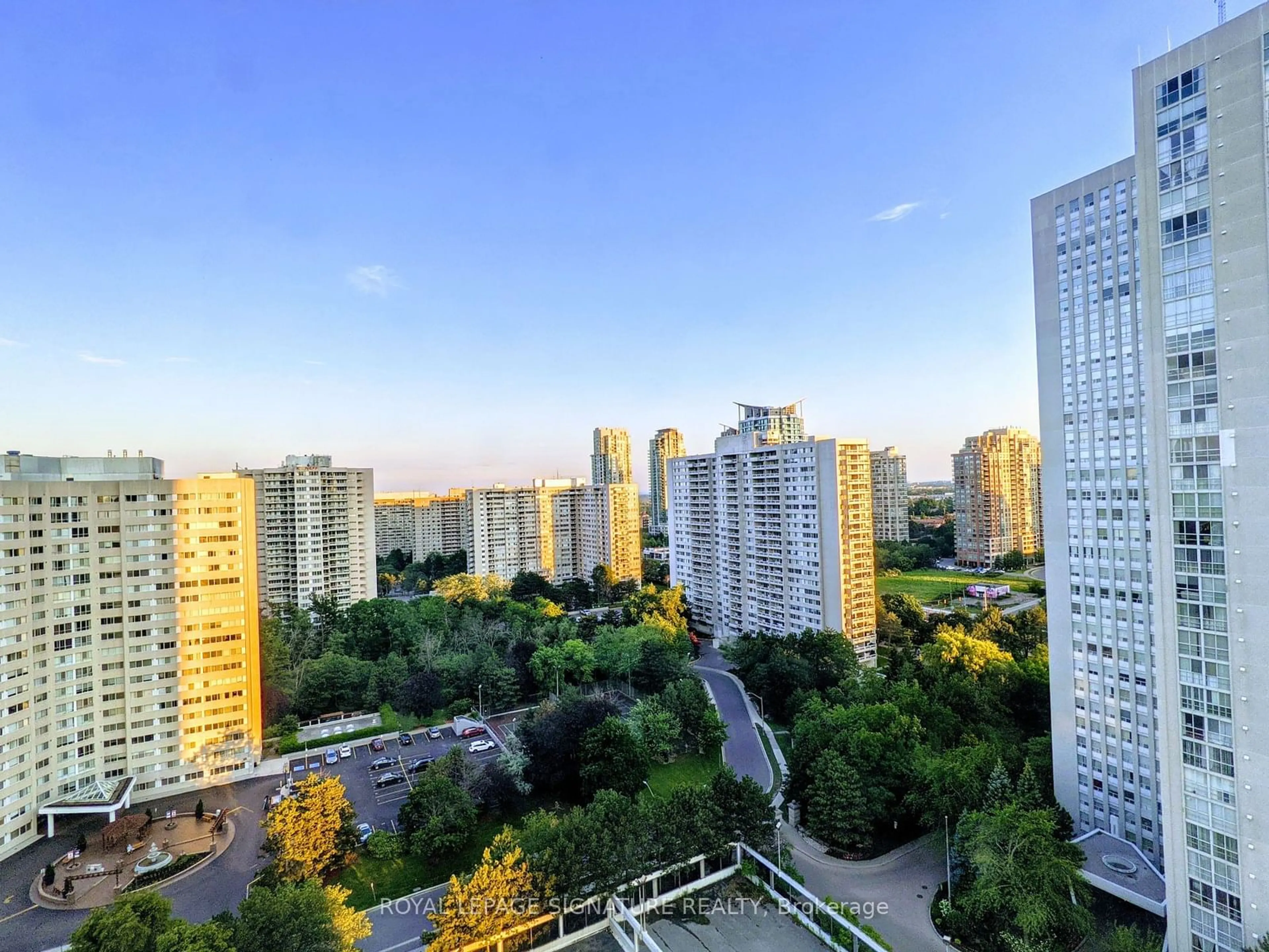 A pic from outside/outdoor area/front of a property/back of a property/a pic from drone, city buildings view from balcony for 3700 Kaneff Cres #2007, Mississauga Ontario L5A 4B8