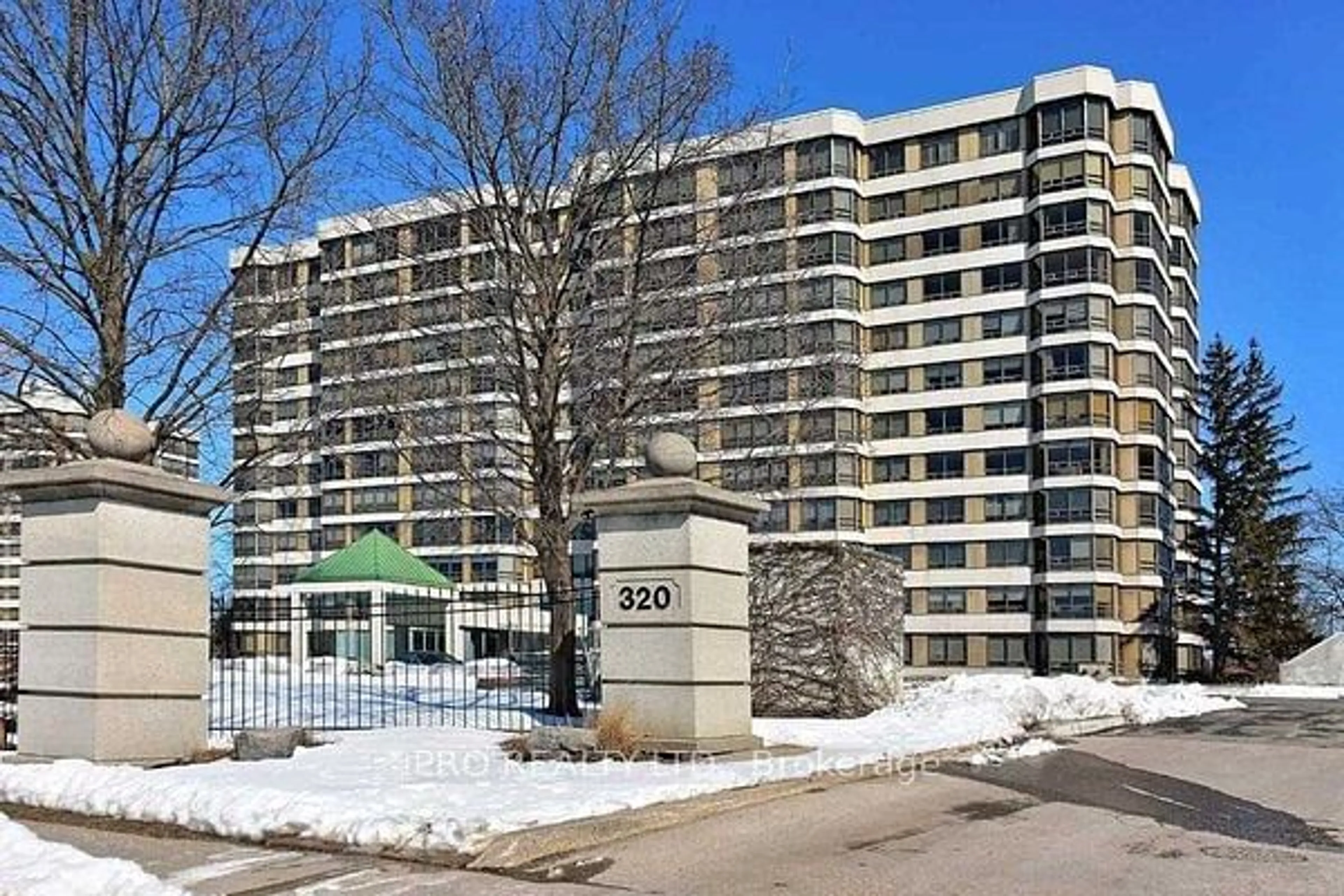 Indoor foyer for 320 Mill St #1204, Brampton Ontario L6Y 3V2