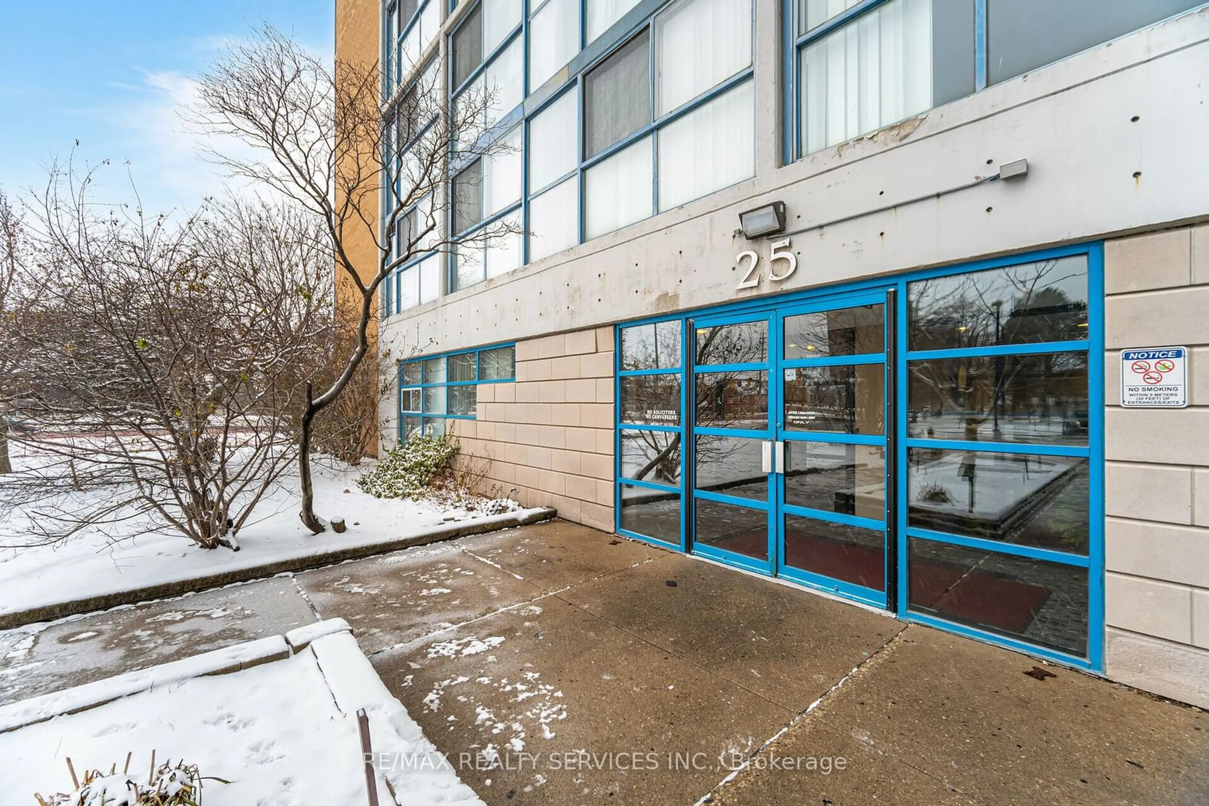 Indoor foyer for 25 Trailwood Dr #501, Mississauga Ontario L4Z 3K9