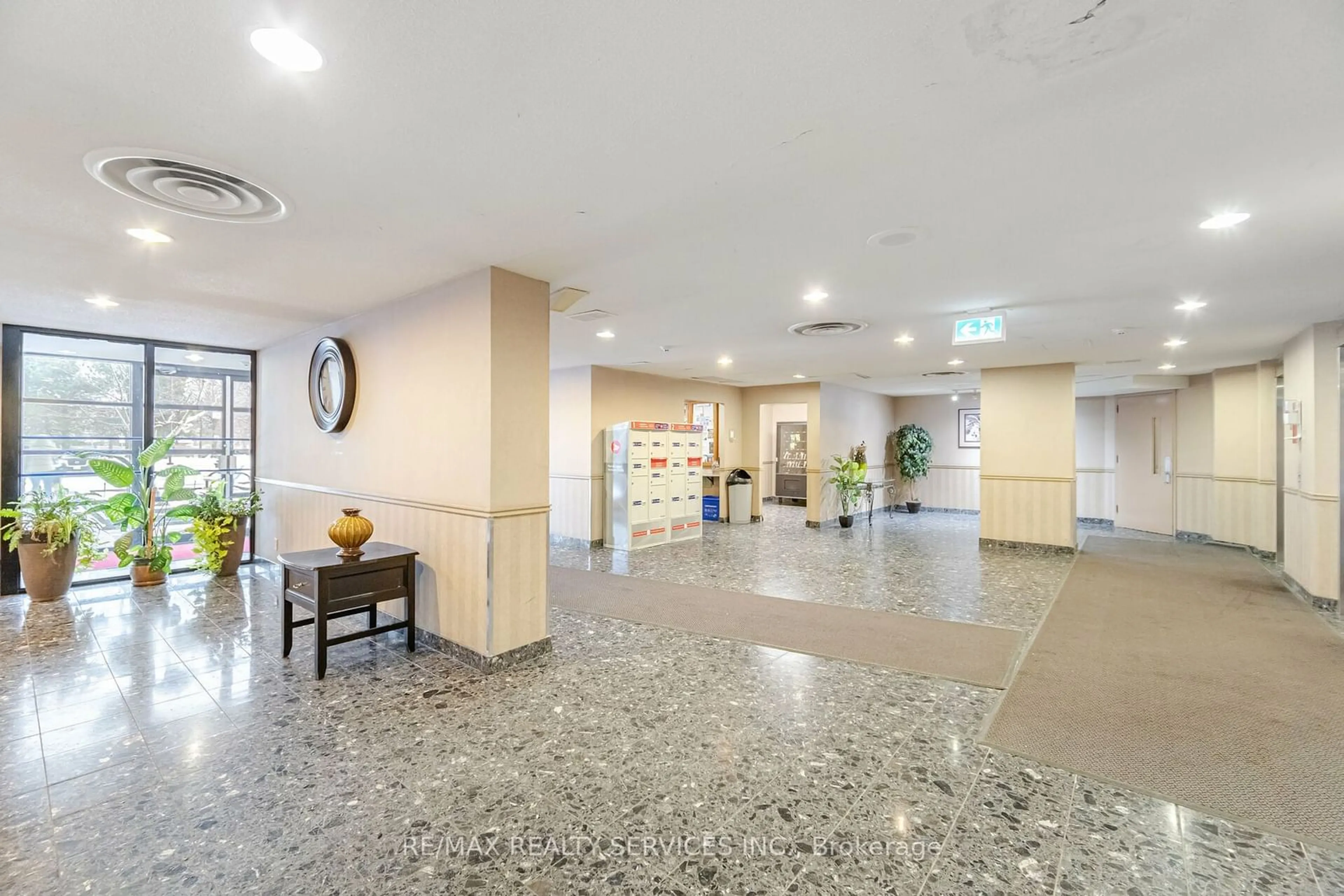 Lobby for 25 Trailwood Dr #501, Mississauga Ontario L4Z 3K9