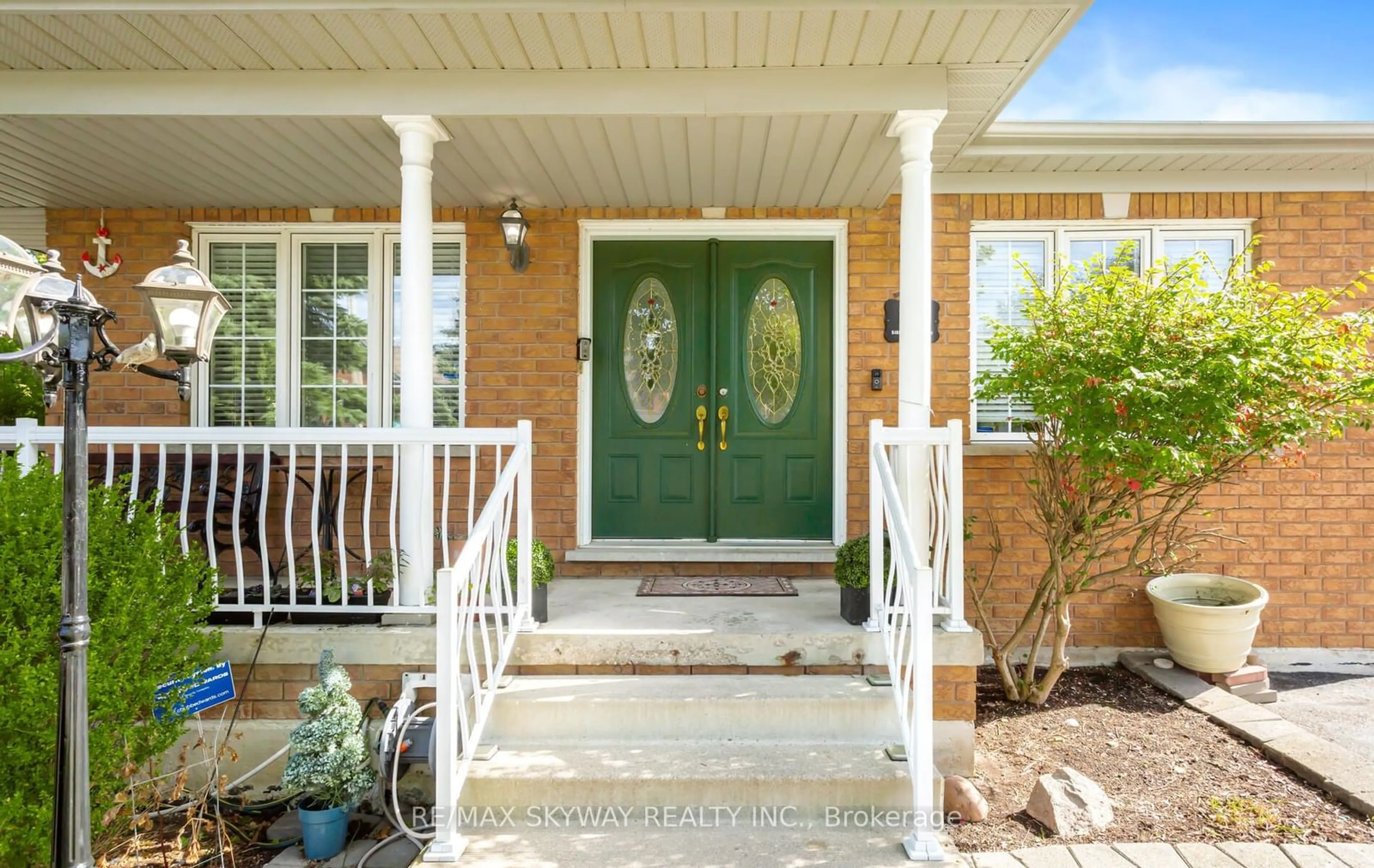 Indoor entryway for 156 Barleyfield Rd, Brampton Ontario L6R 2K3