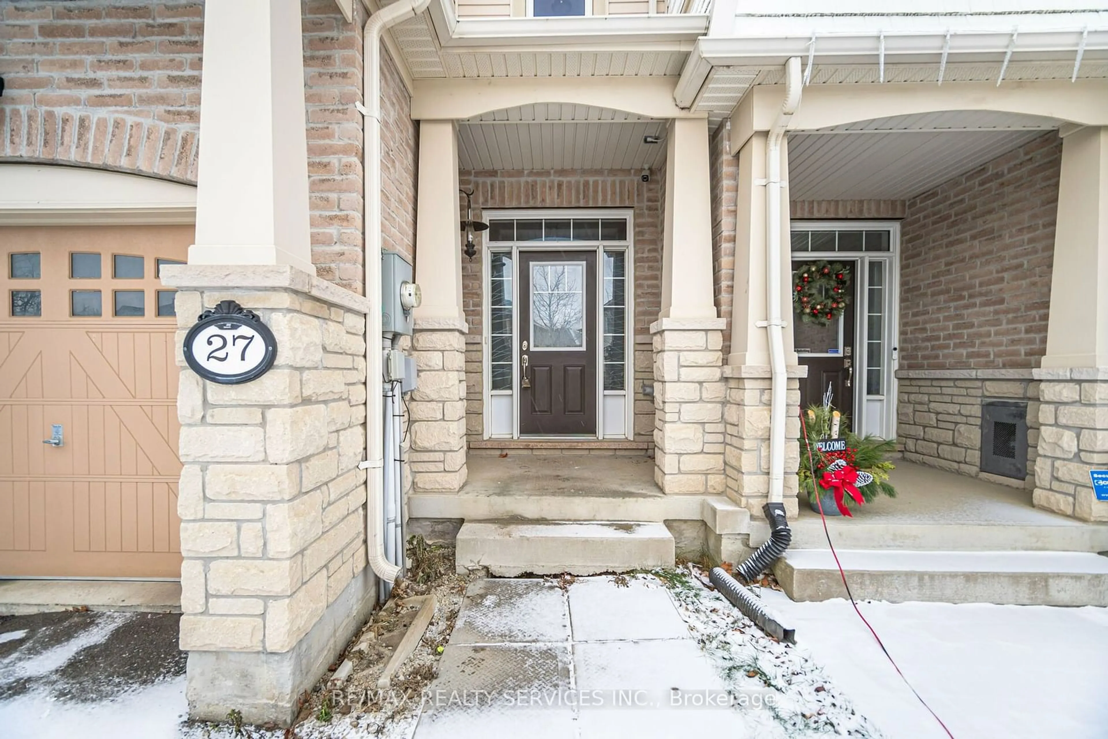 Indoor entryway for 27 Mcpherson Rd, Caledon Ontario L7C 3Y6