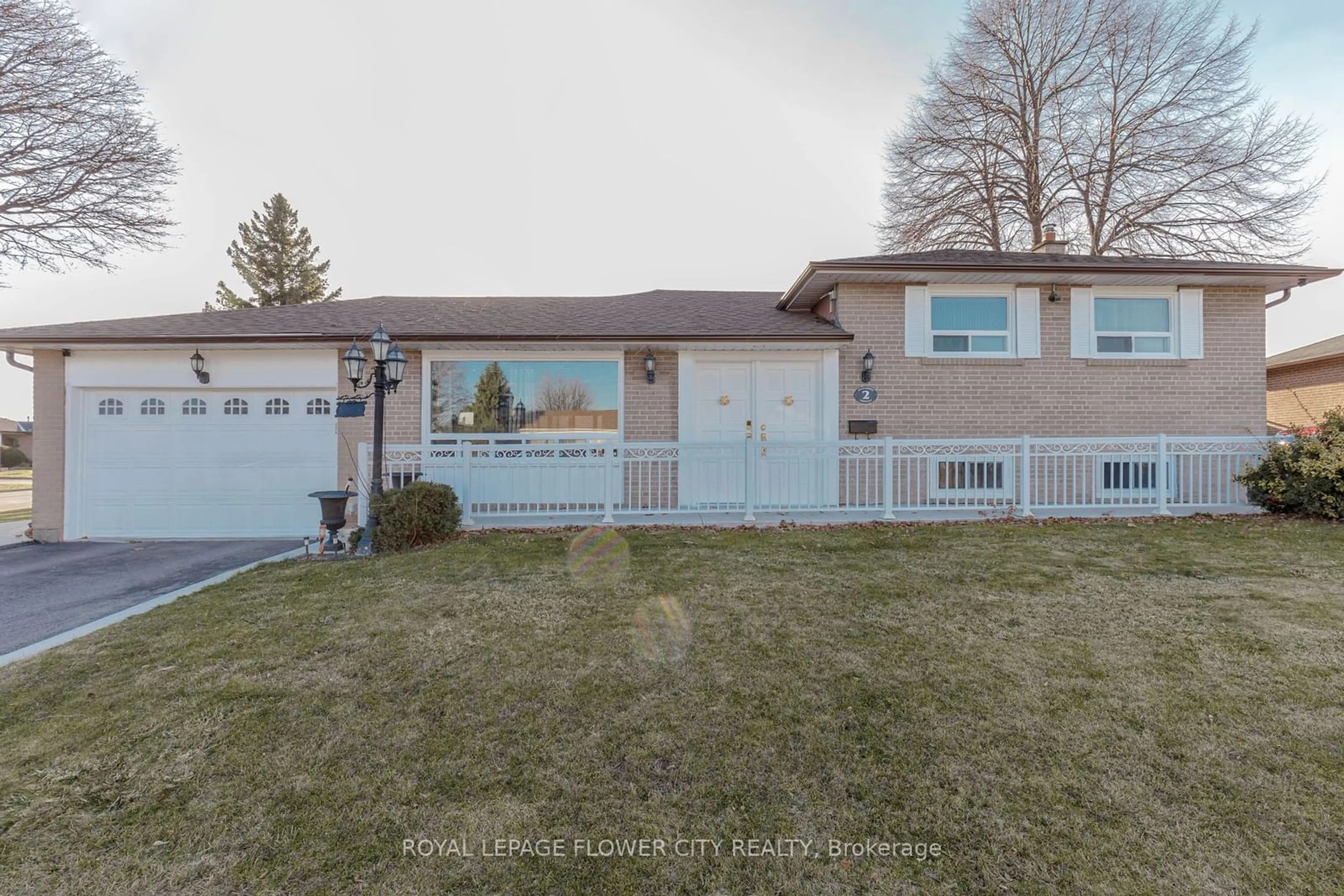 Home with vinyl exterior material, street for 2 Alexandria Cres, Brampton Ontario L6T 1N3