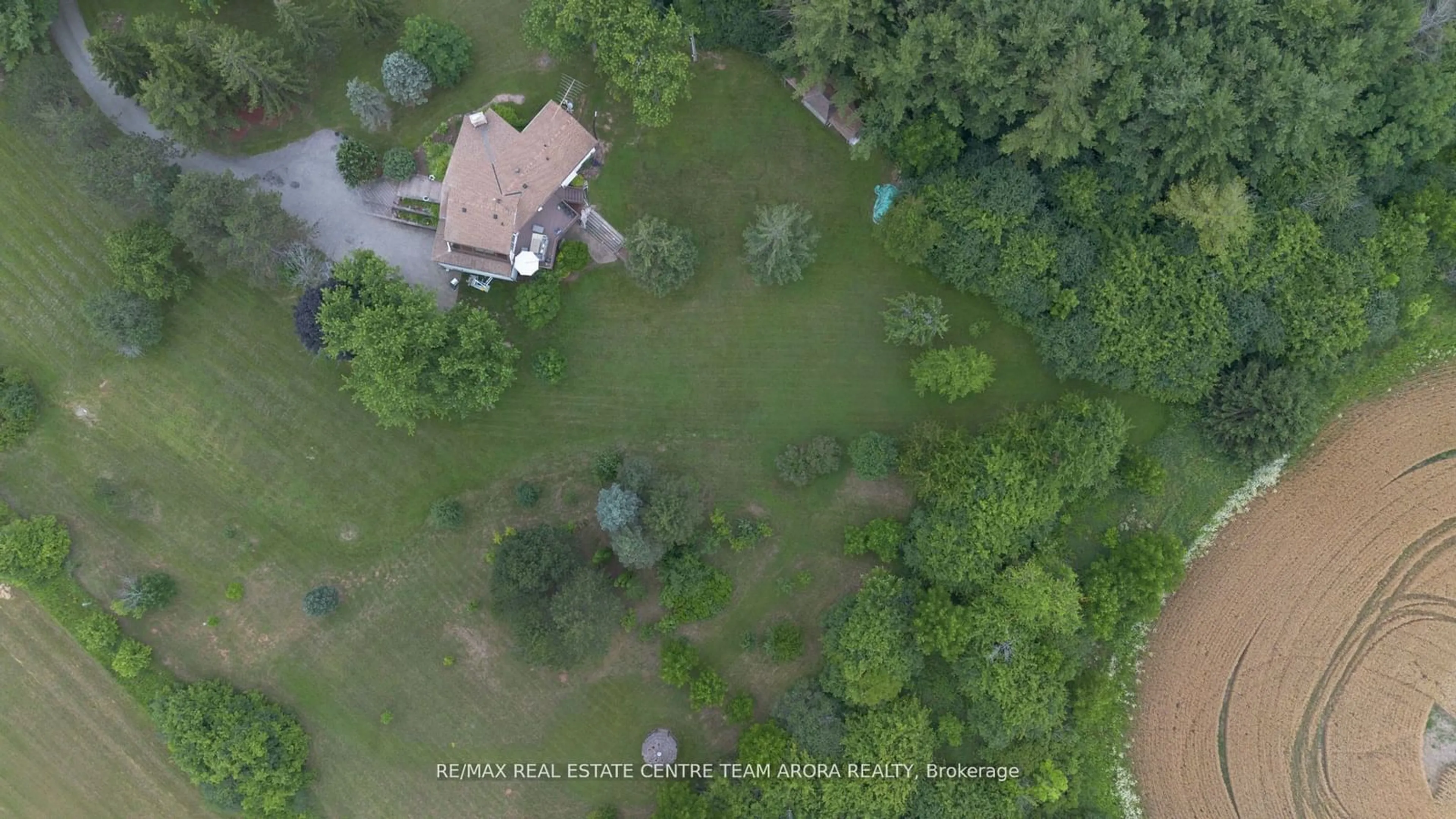 A pic from outside/outdoor area/front of a property/back of a property/a pic from drone, unknown for 10799 15 Sdrd, Halton Hills Ontario L7G 4S6