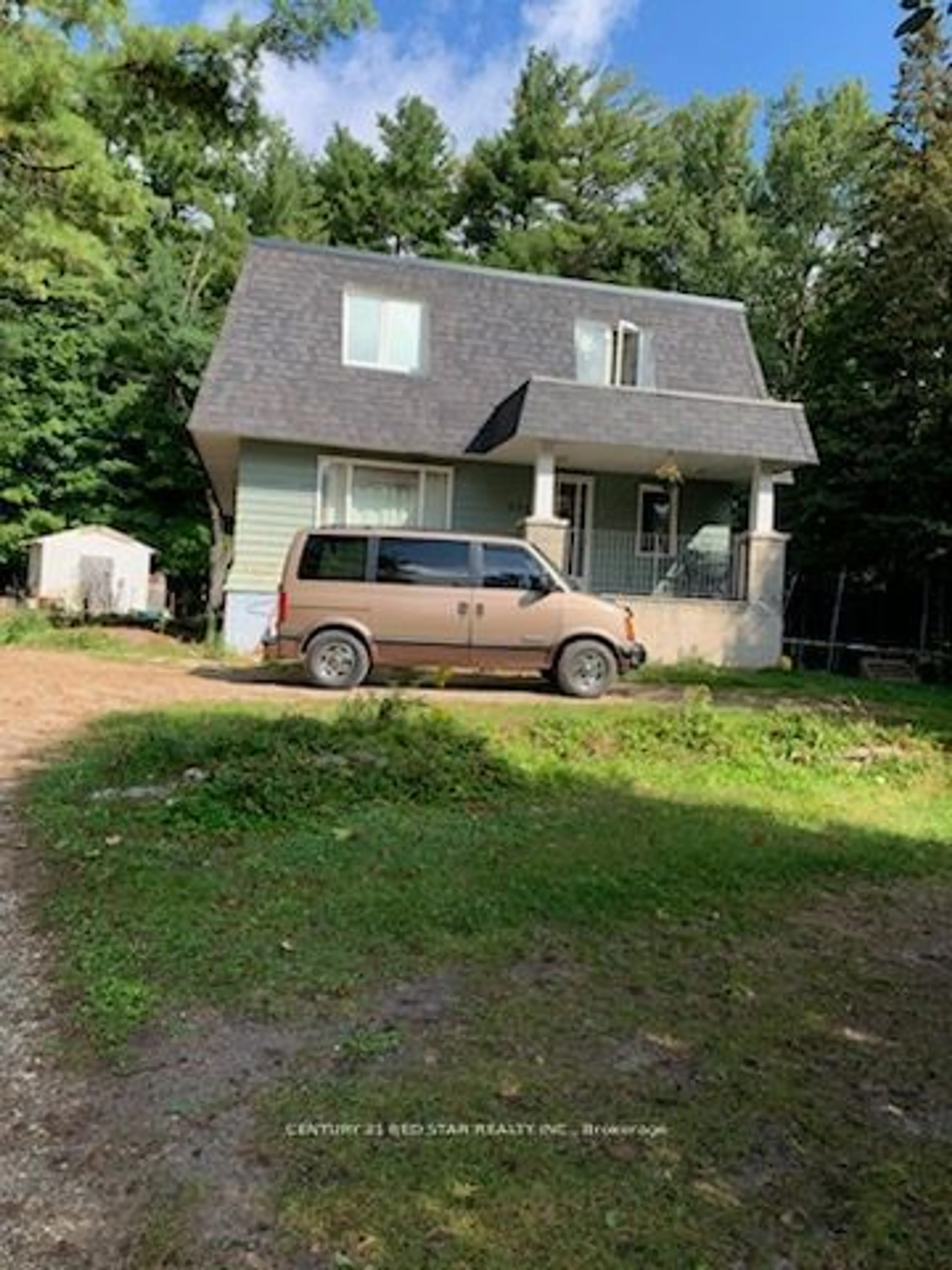 A pic from outside/outdoor area/front of a property/back of a property/a pic from drone, street for 555 Broadway Ave, Orangeville Ontario L9W 6A2