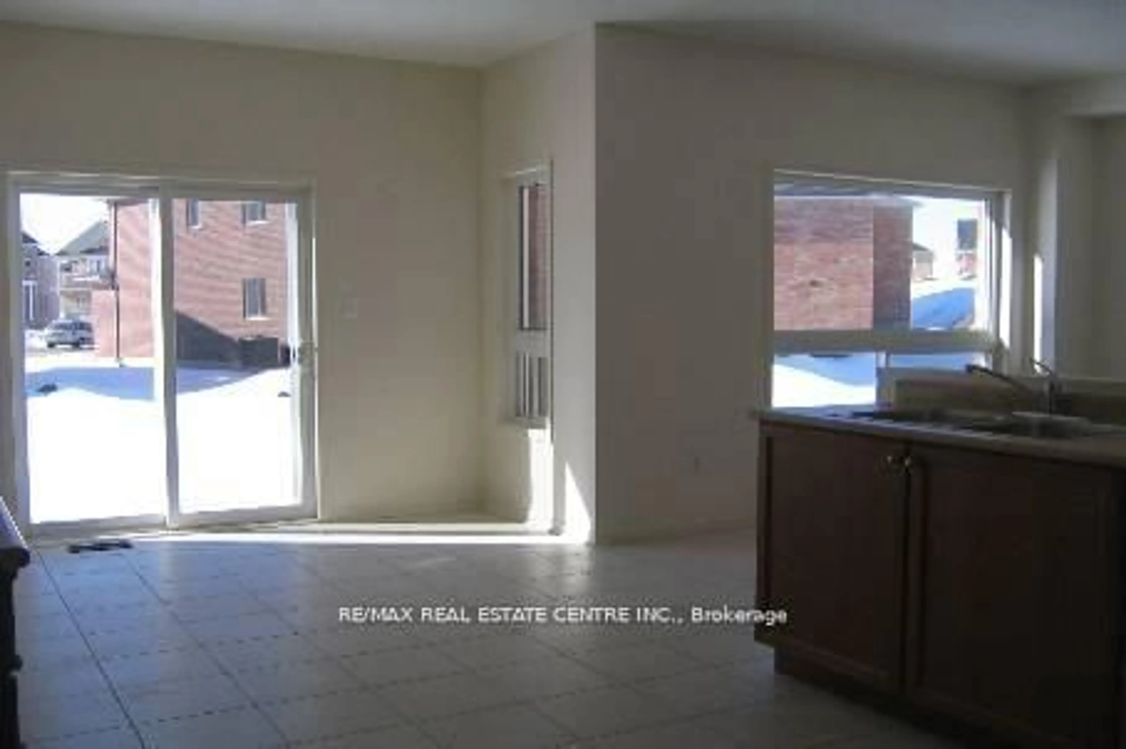 A pic of a room for 506 Huntington Ridge Dr, Mississauga Ontario L5R 2X7