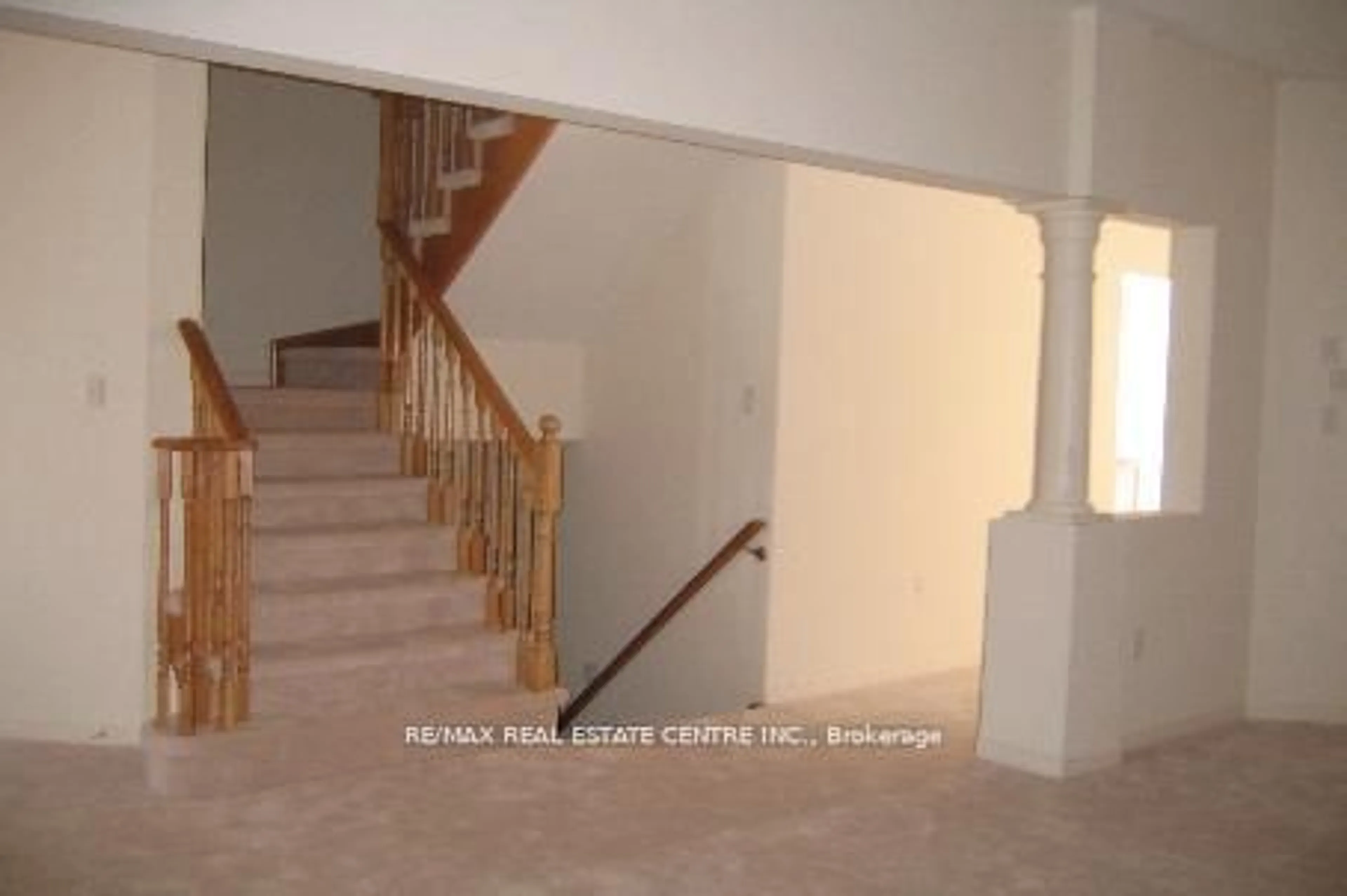 Indoor foyer for 506 Huntington Ridge Dr, Mississauga Ontario L5R 2X7