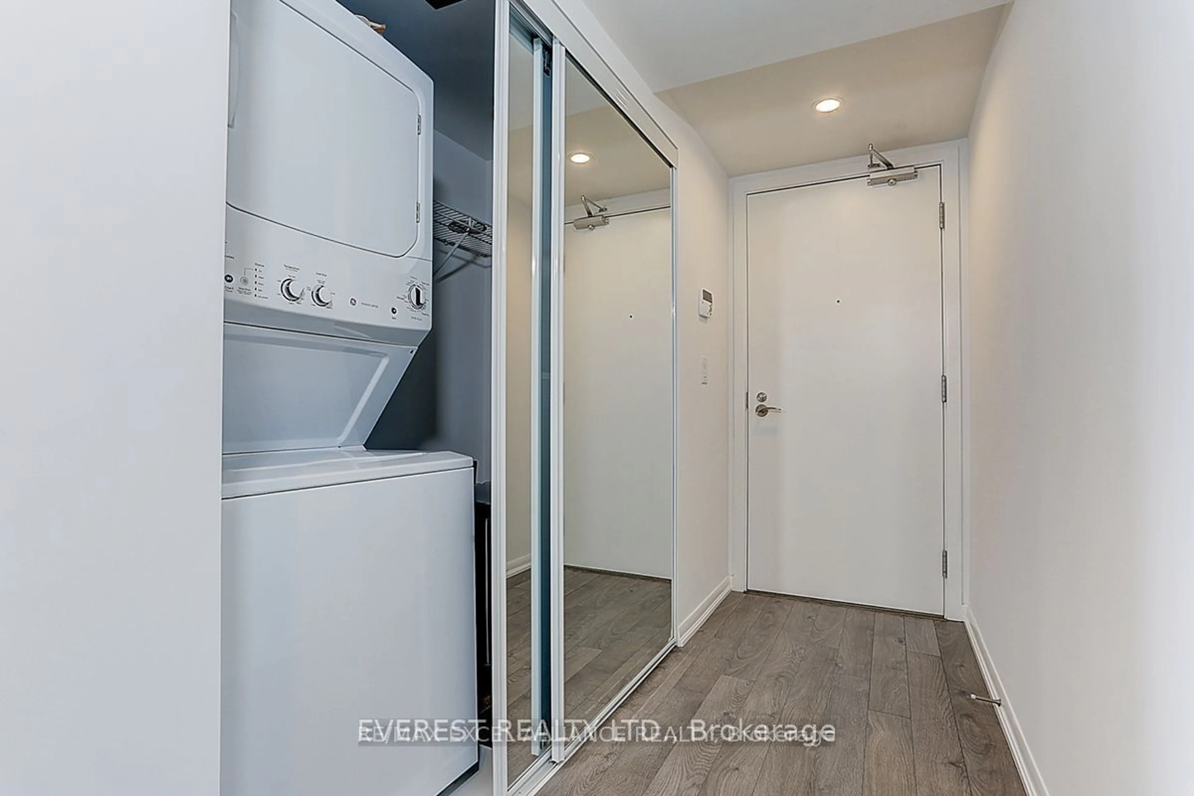 Laundry room for 830 Lawrence Ave #1707, Toronto Ontario M6A 1C3