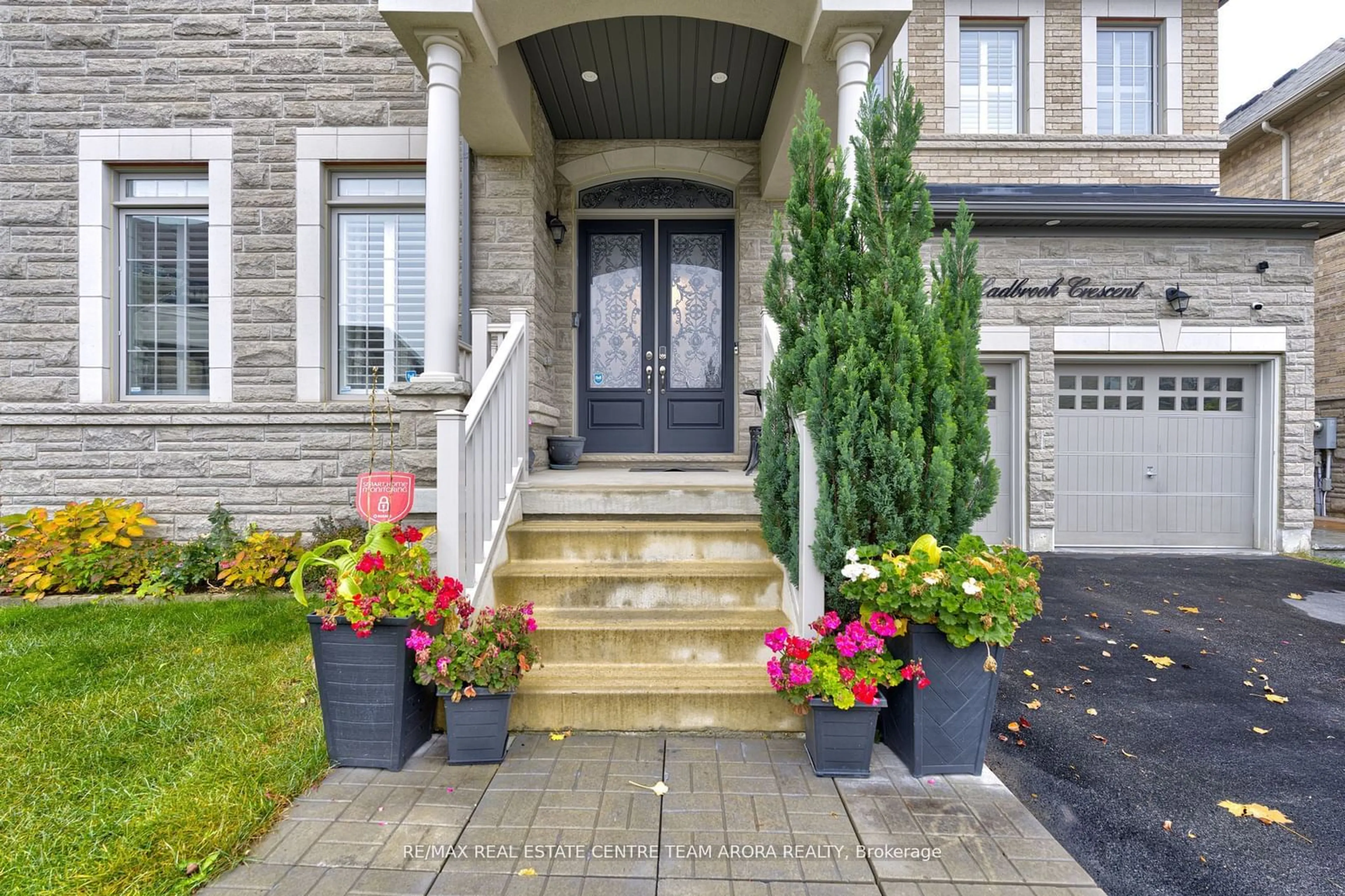 Indoor entryway for 20 Ladbrook Cres, Brampton Ontario L6X 0Y9