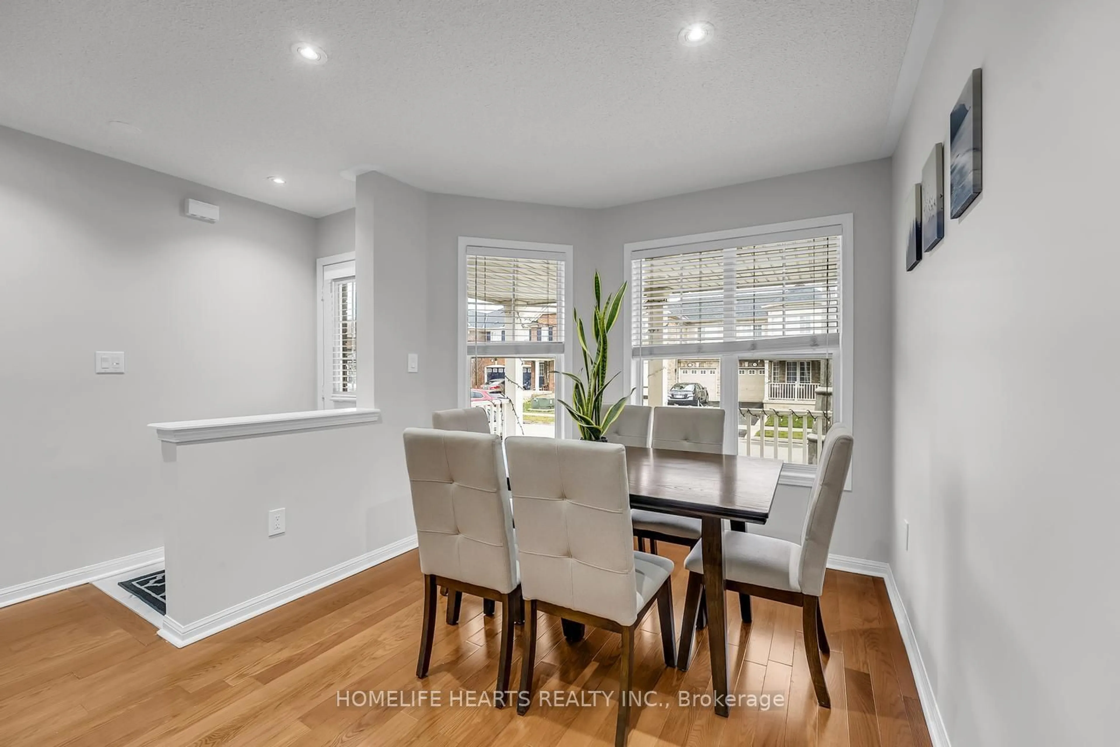 Dining room, wood/laminate floor for 101 Owlridge Dr, Brampton Ontario L6X 0M7