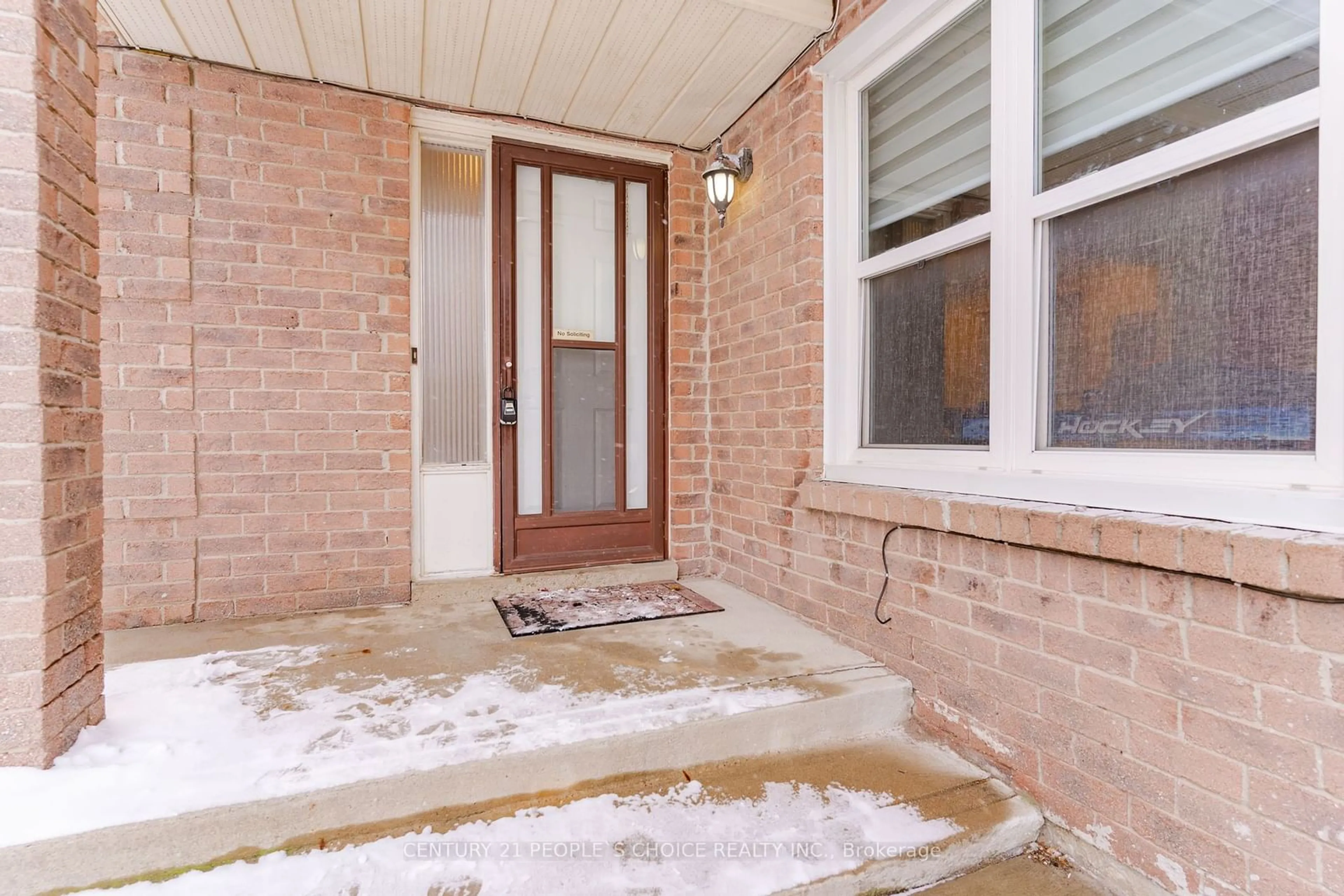 Indoor entryway for 362 Kingsbridge Garden Circ, Mississauga Ontario L5R 1K8