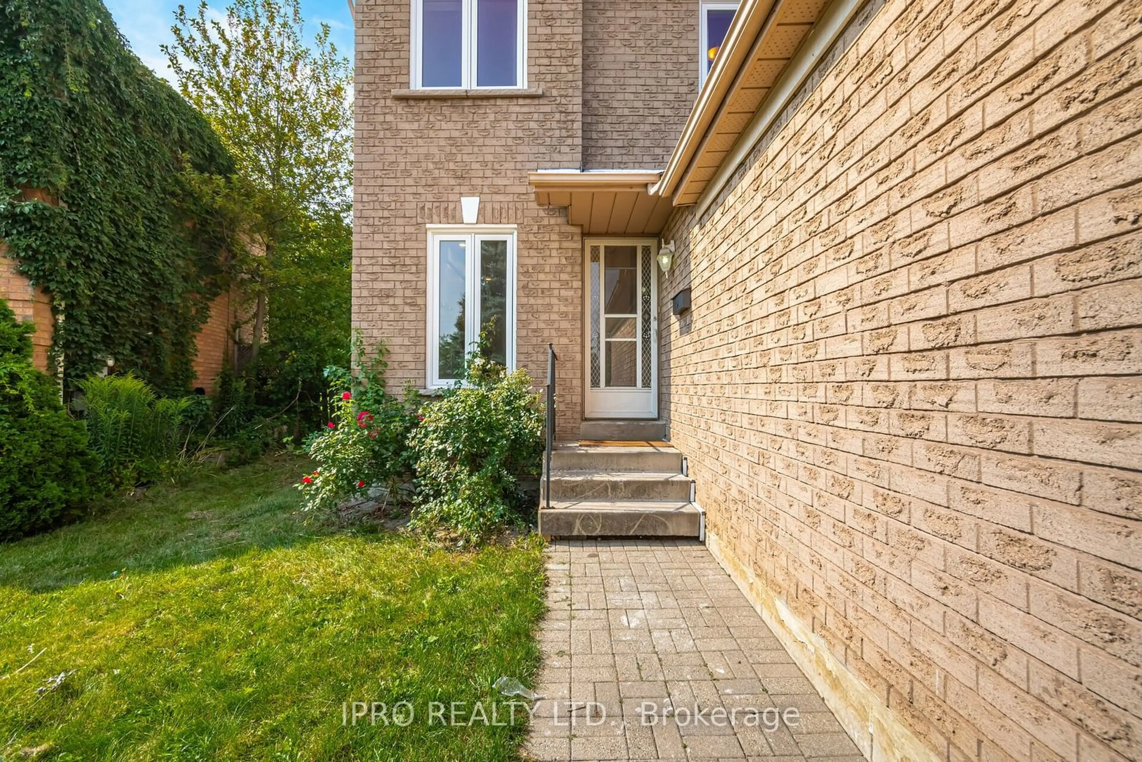 Home with brick exterior material, street for 2963 Gulfstream Way, Mississauga Ontario L5N 6J9