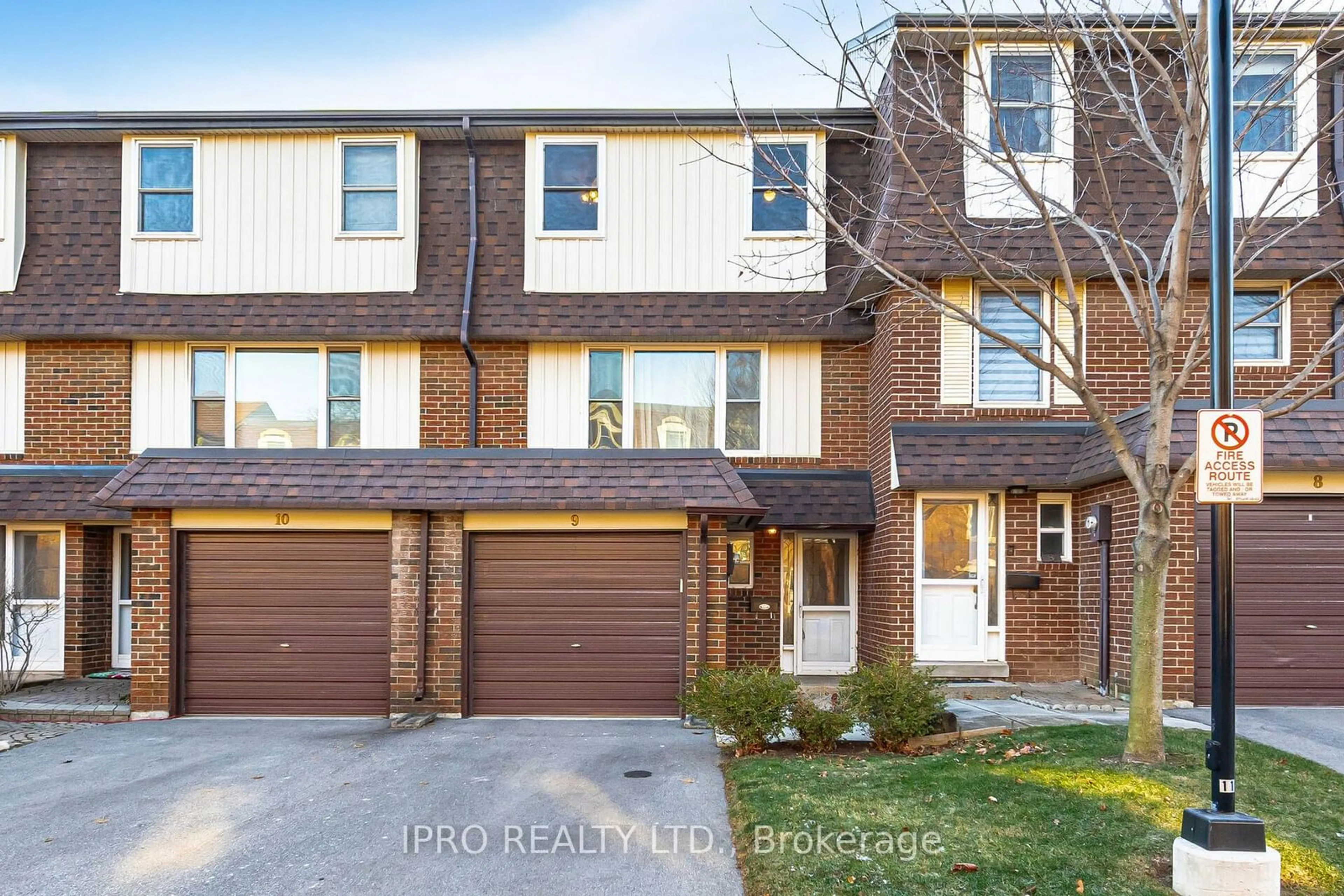 Home with brick exterior material, street for 371 Bronte St #9, Milton Ontario L9T 3K5