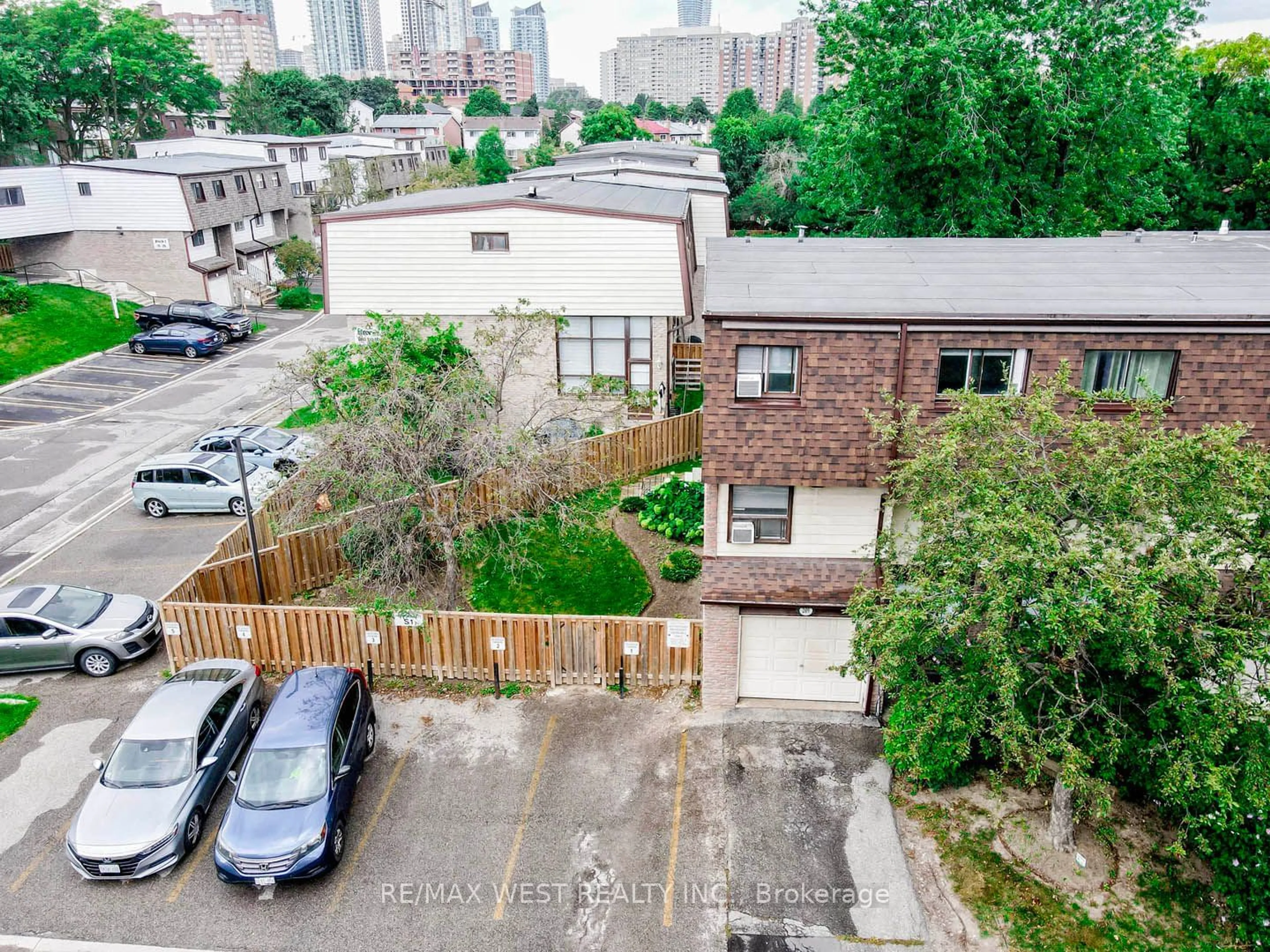 A pic from outside/outdoor area/front of a property/back of a property/a pic from drone, city buildings view from balcony for 180 Mississauga Valley Blvd ##209, Mississauga Ontario L5A 3M2