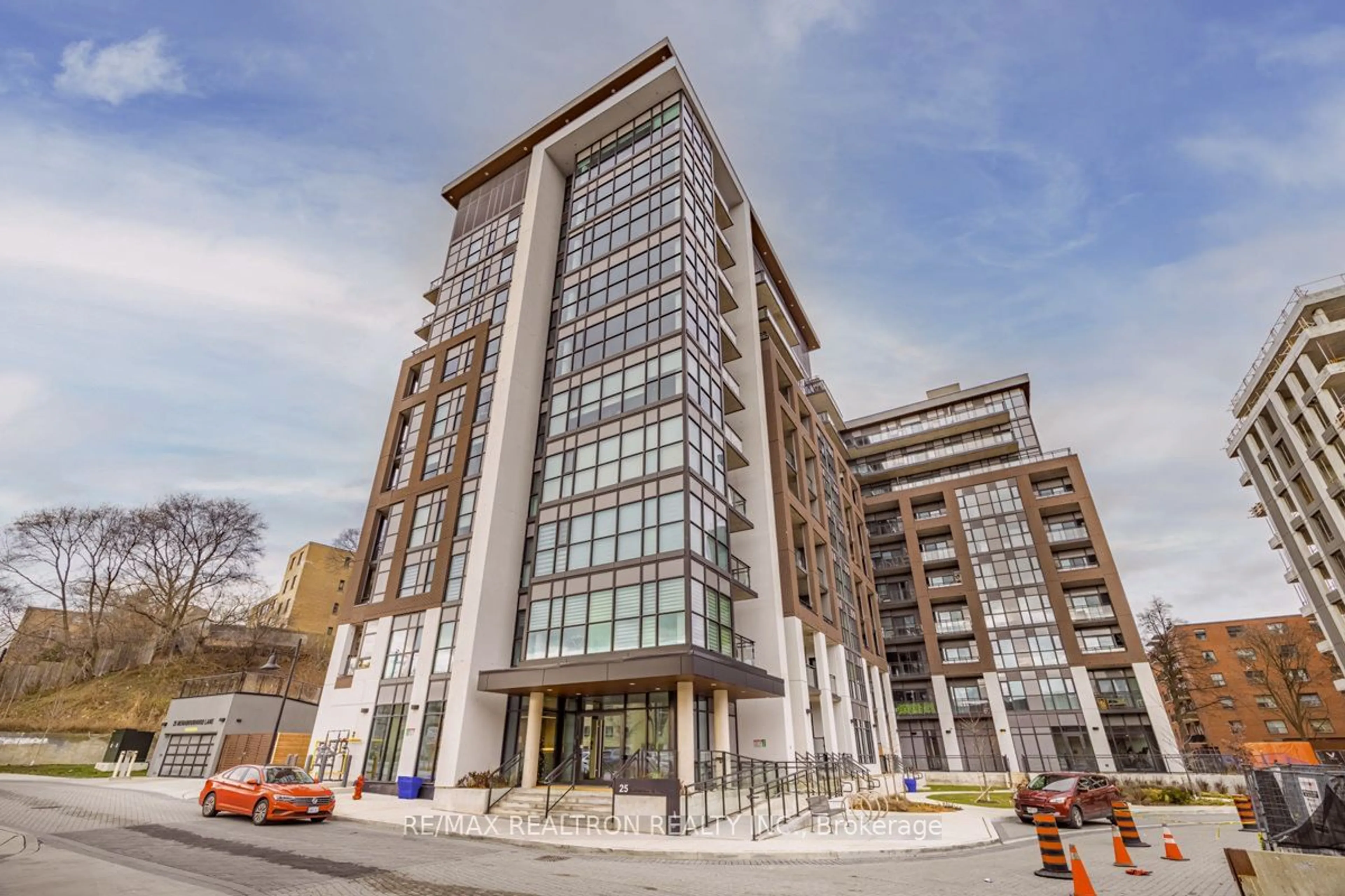 Indoor foyer for 25 Neighbourhood Lane #710, Toronto Ontario M8Y 0C4