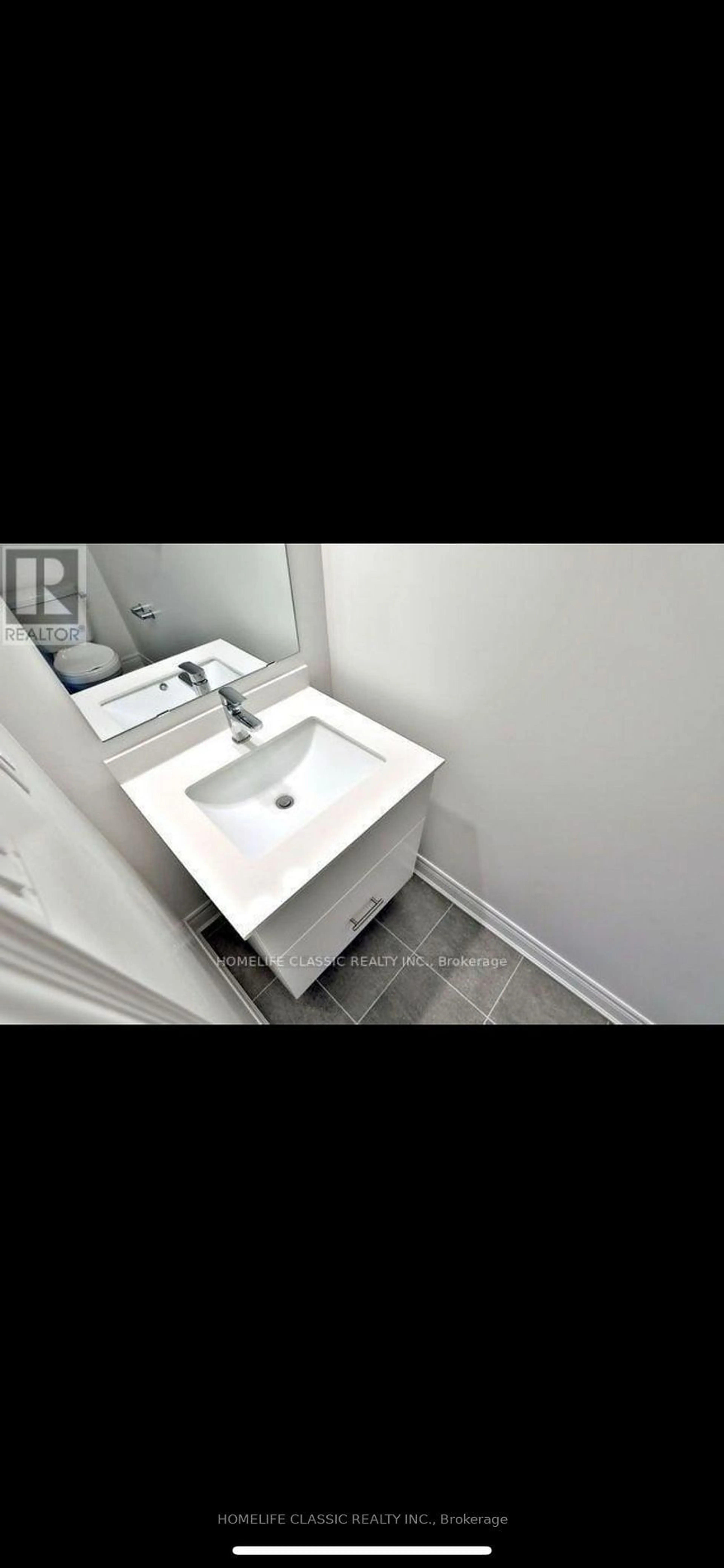 Contemporary bathroom, unknown for 1429 Clarriage Crt, Milton Ontario L9E 1J4