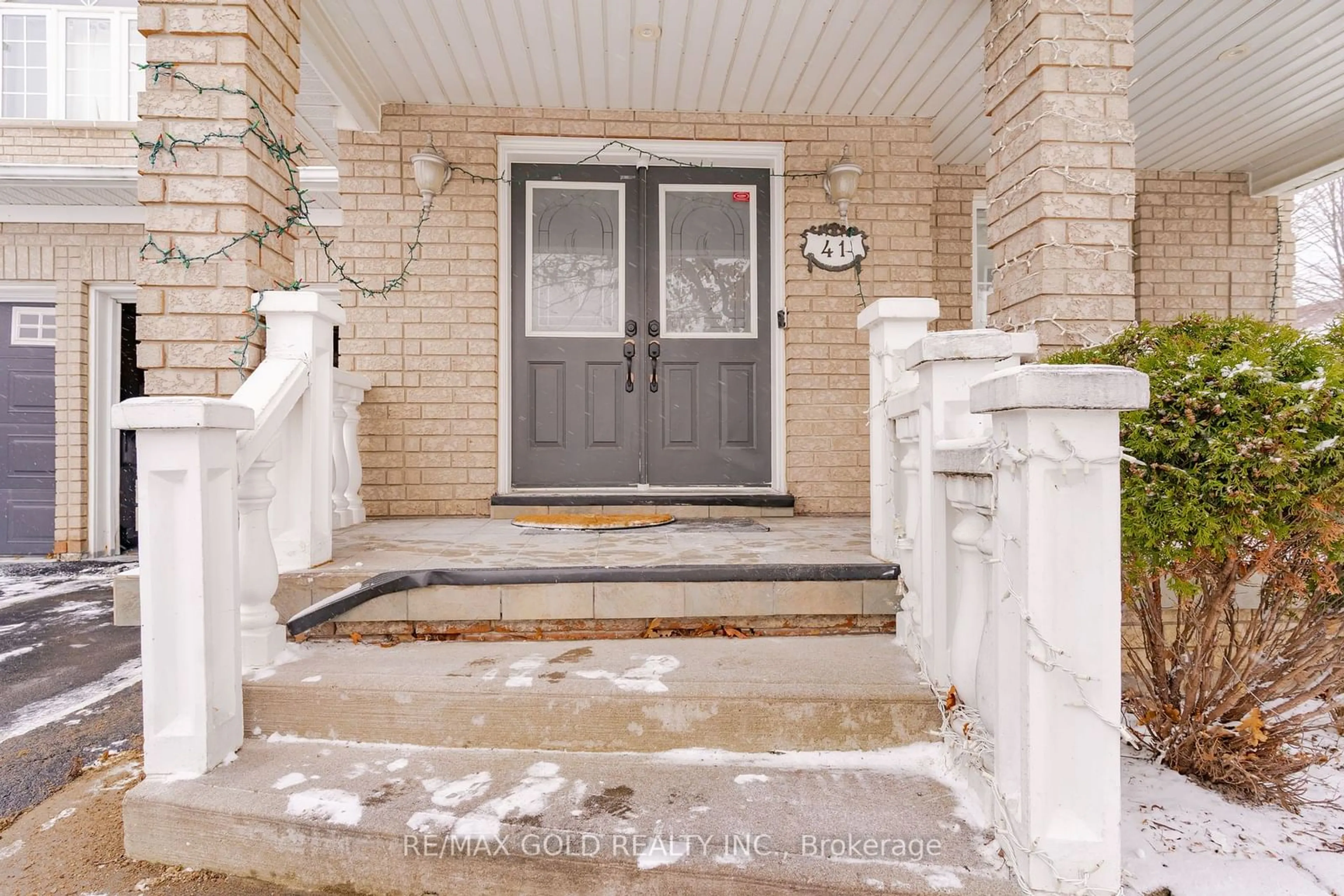 Indoor entryway for 41 Kalahari Rd, Brampton Ontario L6R 2R1