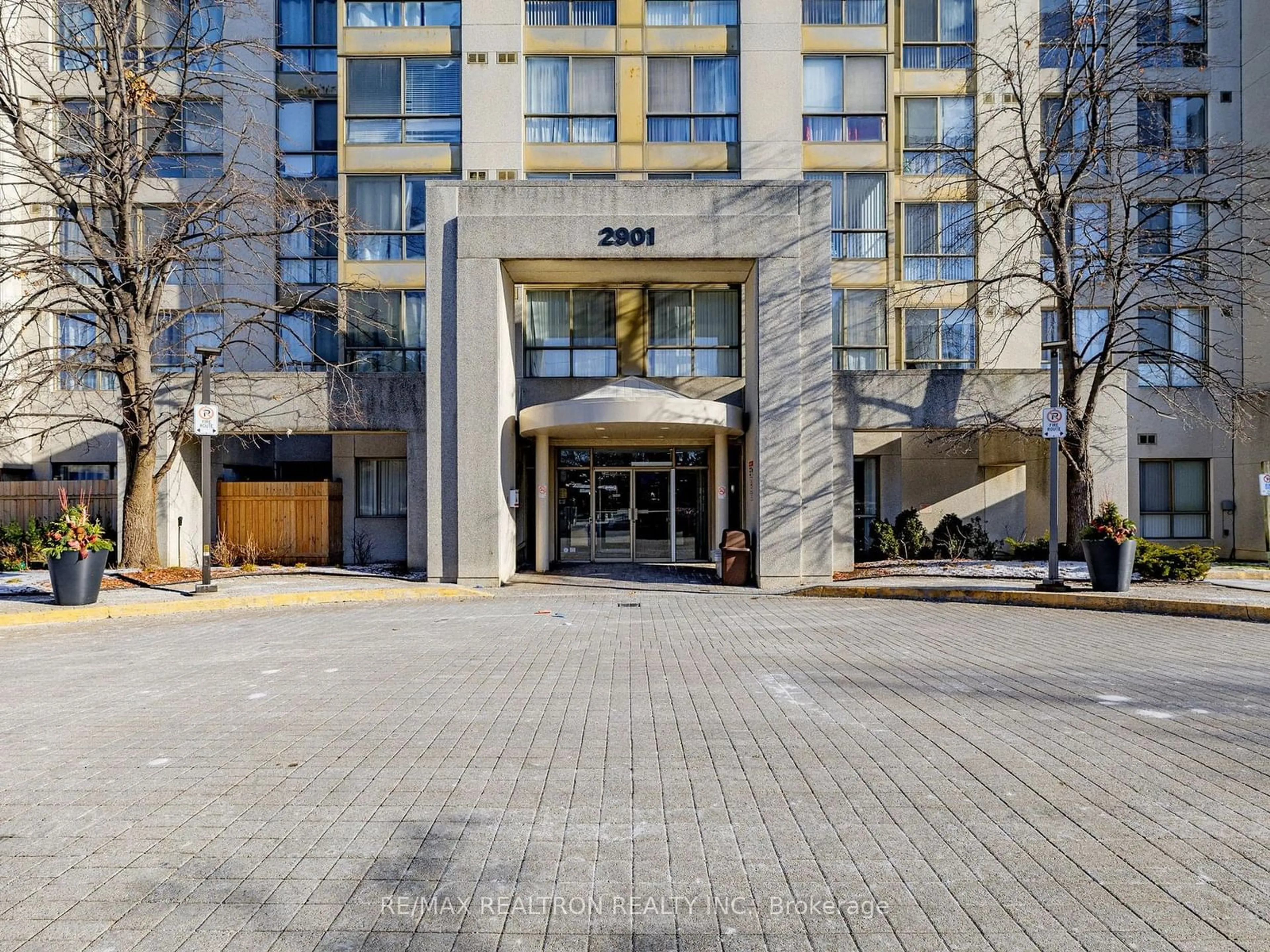 Indoor foyer for 2901 Kipling Ave #509, Toronto Ontario M9V 5E5