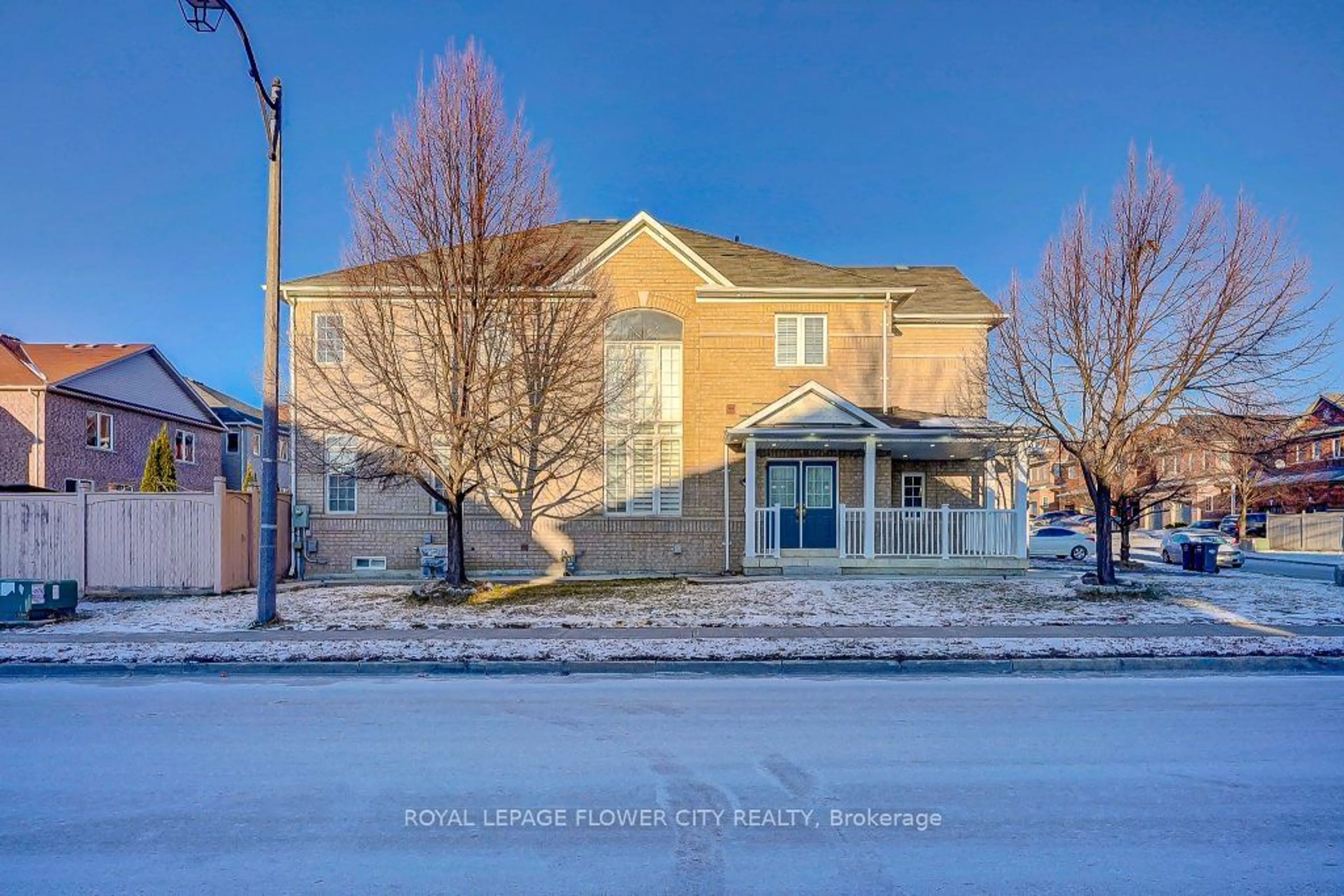 A pic from outside/outdoor area/front of a property/back of a property/a pic from drone, street for 99 SOUTHLAKE Blvd, Brampton Ontario L6V 4S8