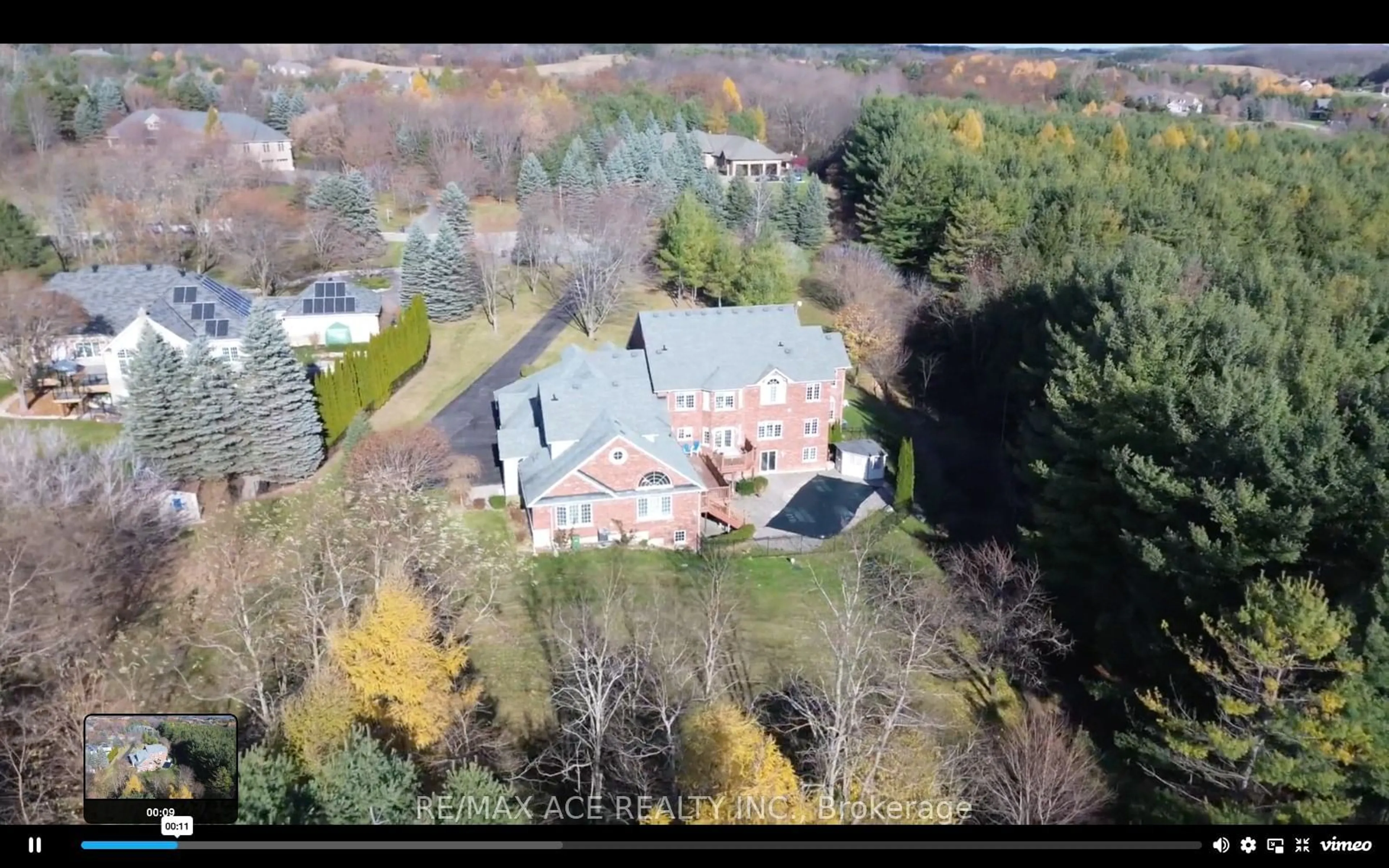 A pic from outside/outdoor area/front of a property/back of a property/a pic from drone, building for 10 Stonehart St, Caledon Ontario L7E 0B7