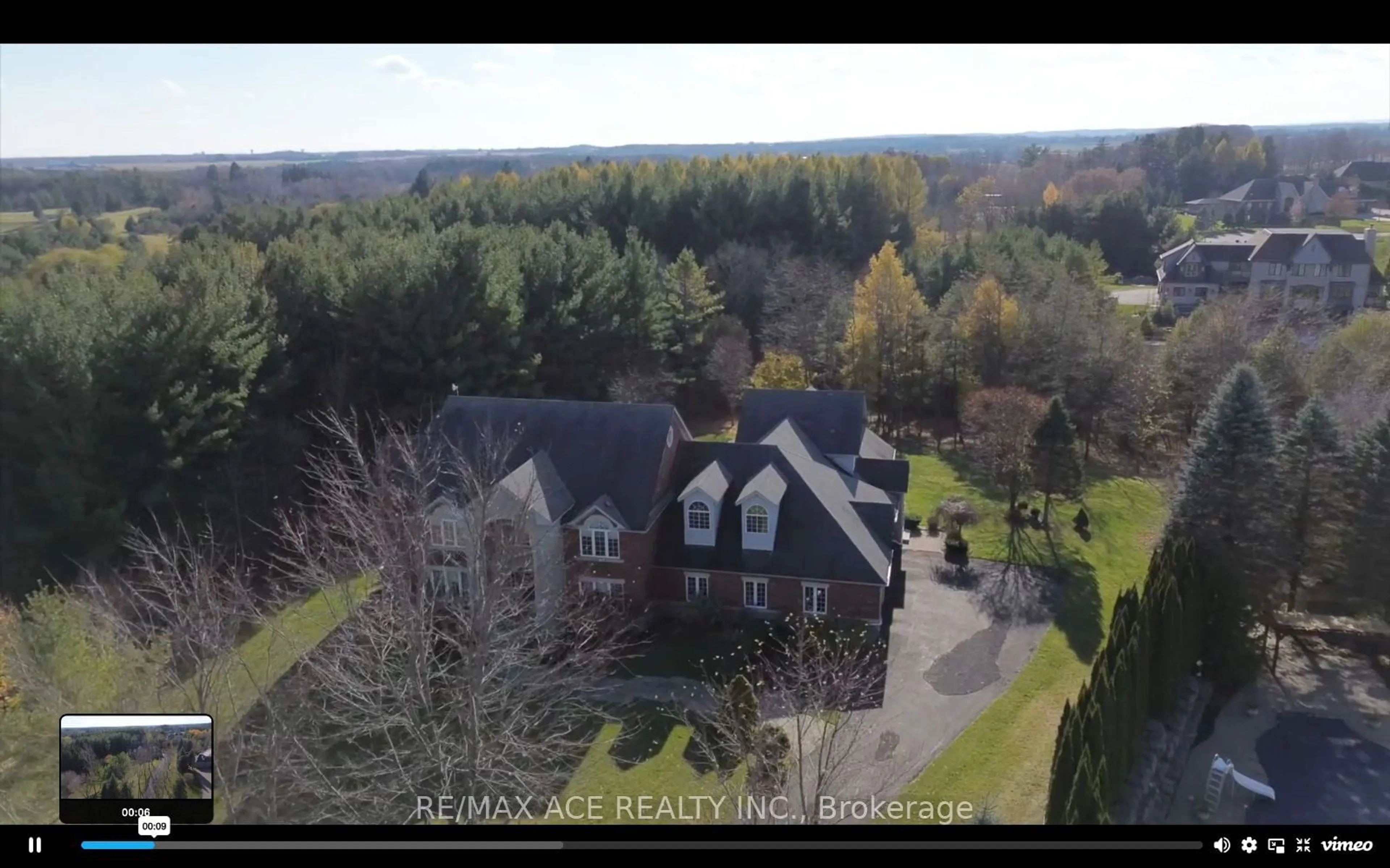 A pic from outside/outdoor area/front of a property/back of a property/a pic from drone, mountain view for 10 Stonehart St, Caledon Ontario L7E 0B7