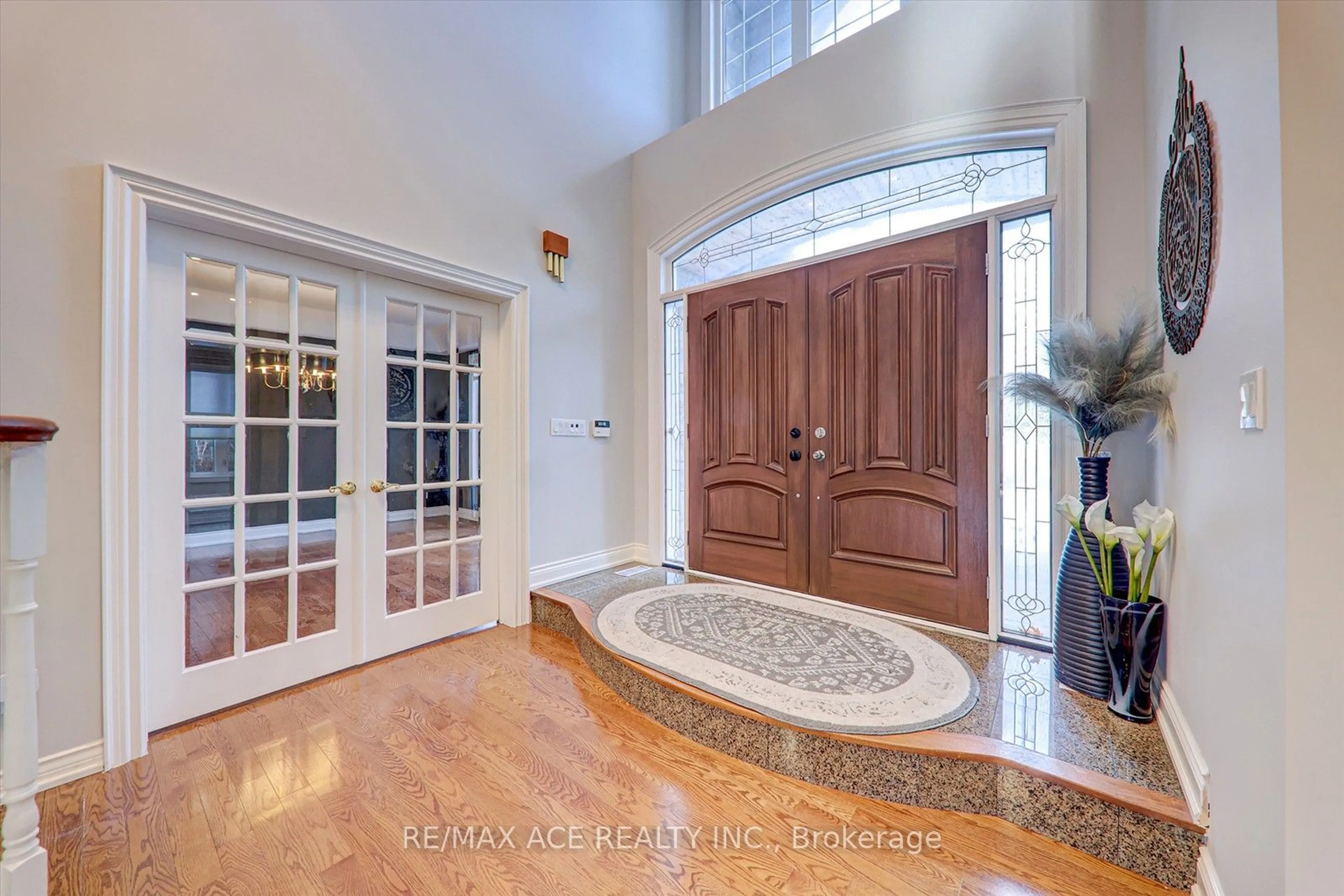 Indoor entryway for 10 Stonehart St, Caledon Ontario L7E 0B7