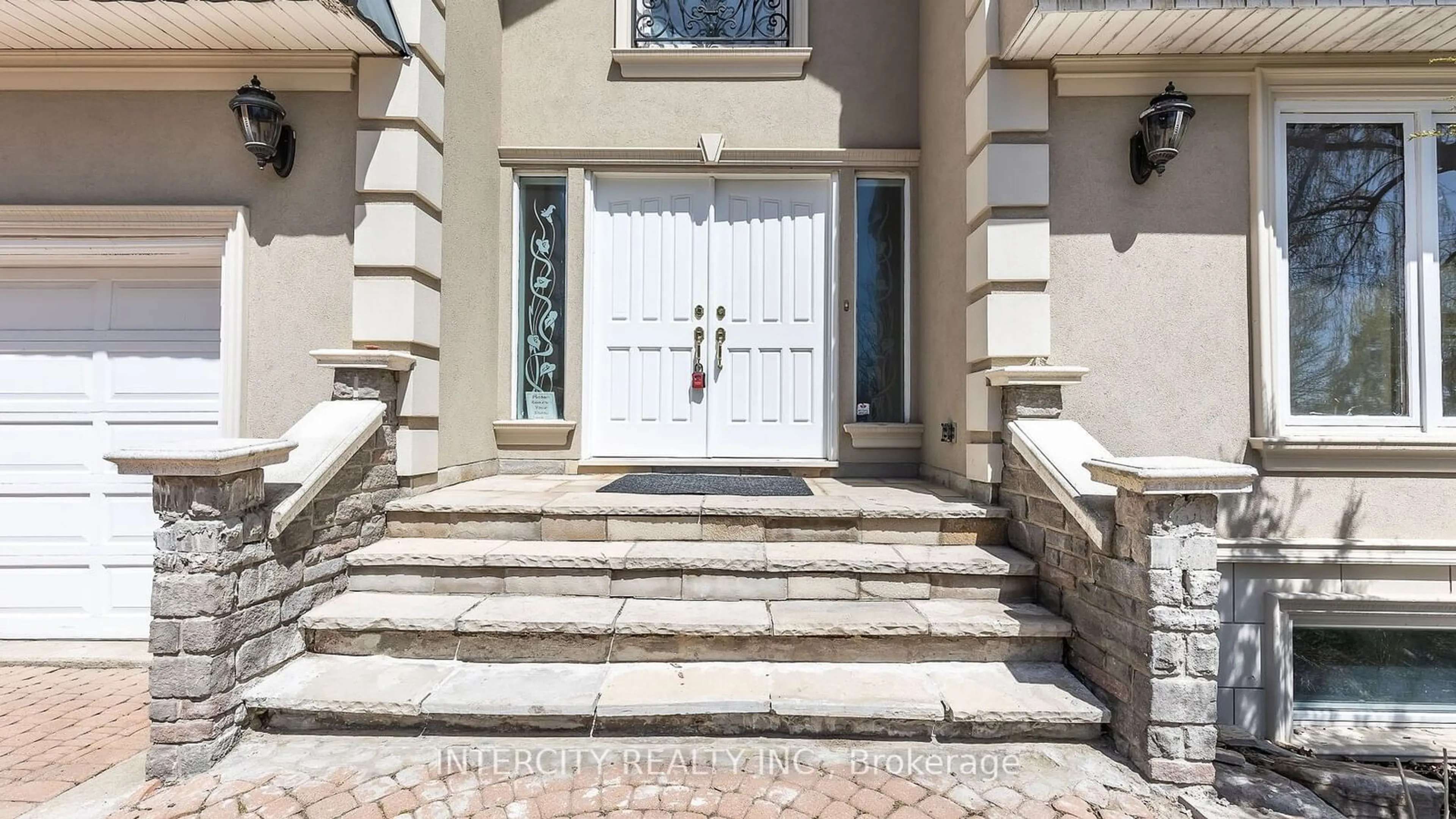 Indoor entryway for 10829 McVean Dr, Brampton Ontario L6P 0K2