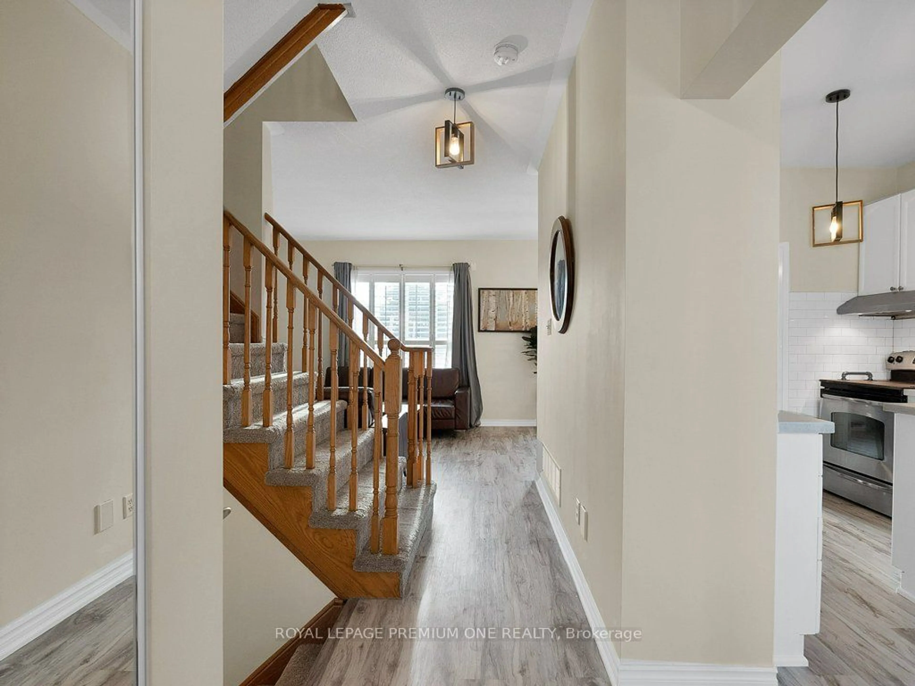 Indoor foyer for 62 Twin Willow Cres, Brampton Ontario L7A 1K2