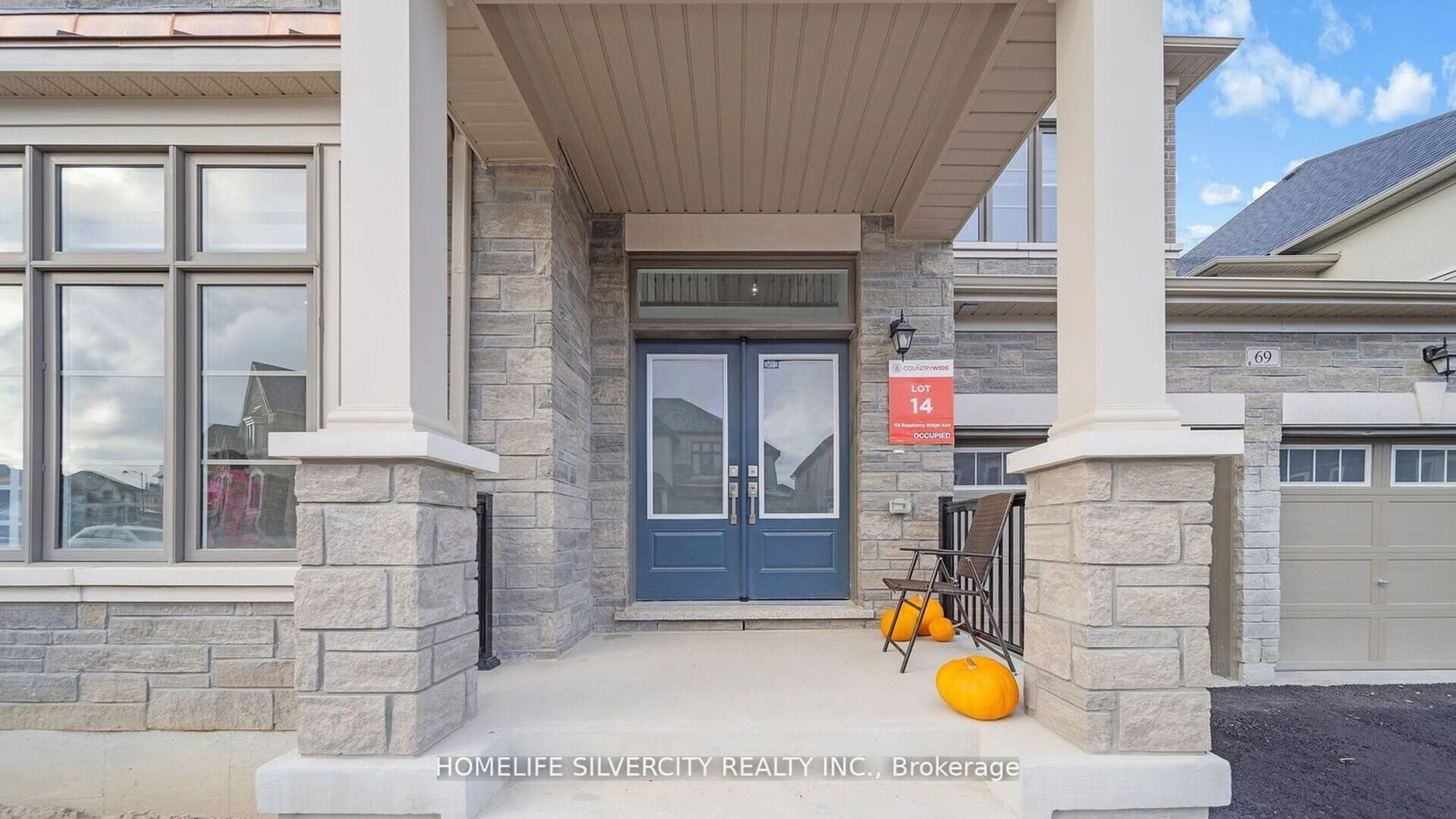 Indoor entryway for 69 Raspberry Rdg Ave, Caledon Ontario L7C 1R5